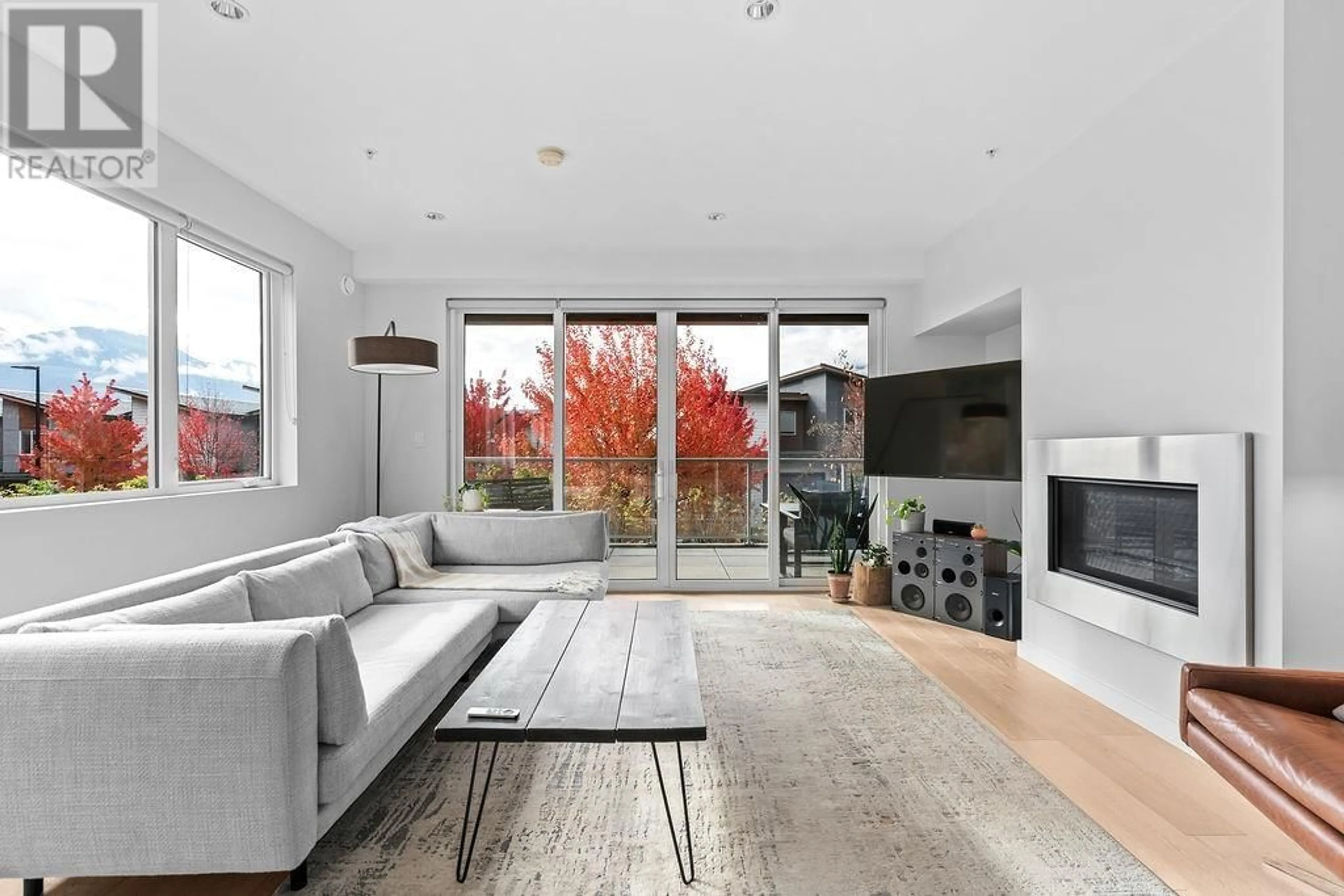 Living room, wood floors for 102 41328 SKYRIDGE PLACE, Squamish British Columbia V8B1A4