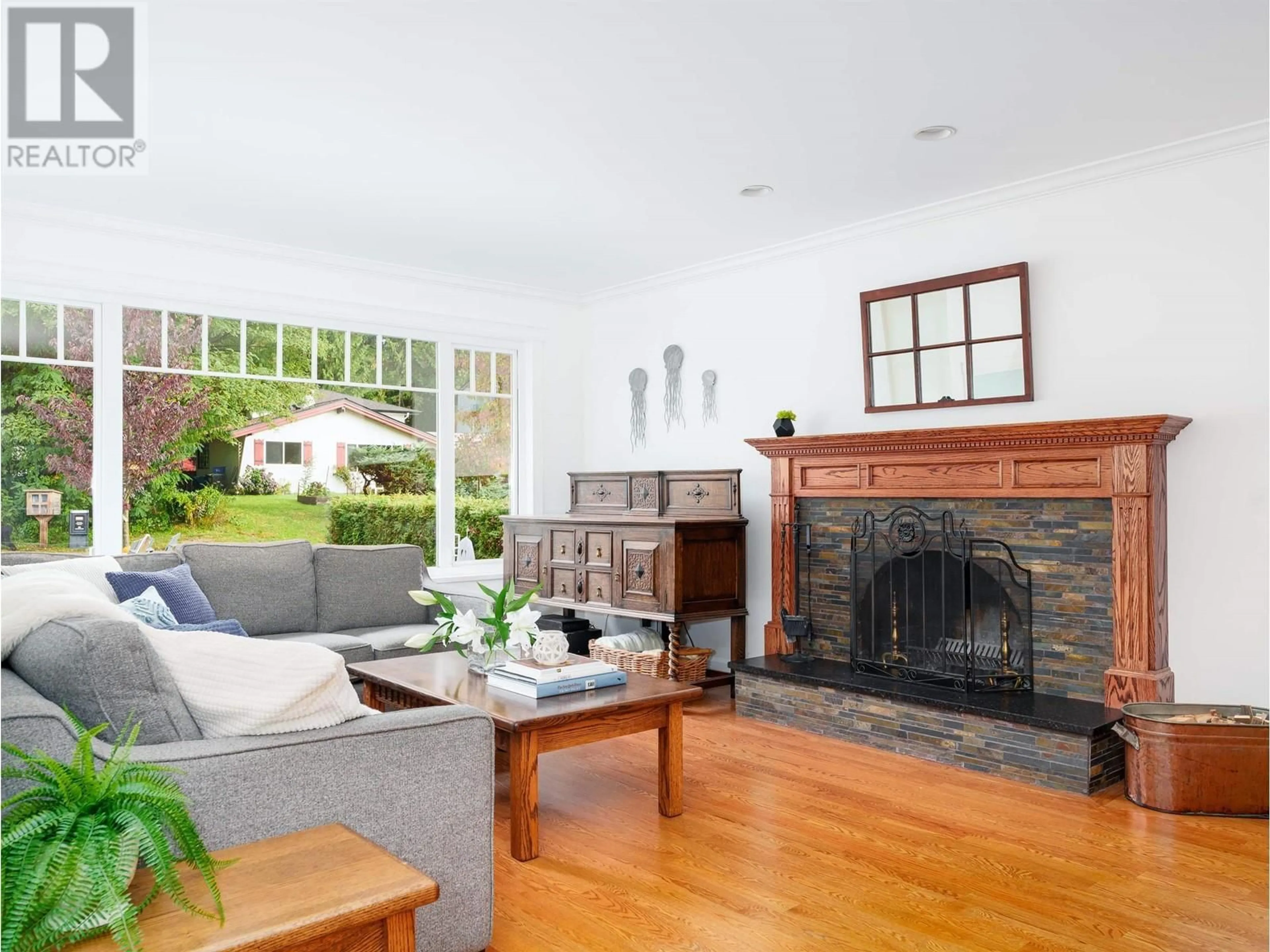 Living room, wood floors for 1415 EVELYN STREET, North Vancouver British Columbia V7K1T6