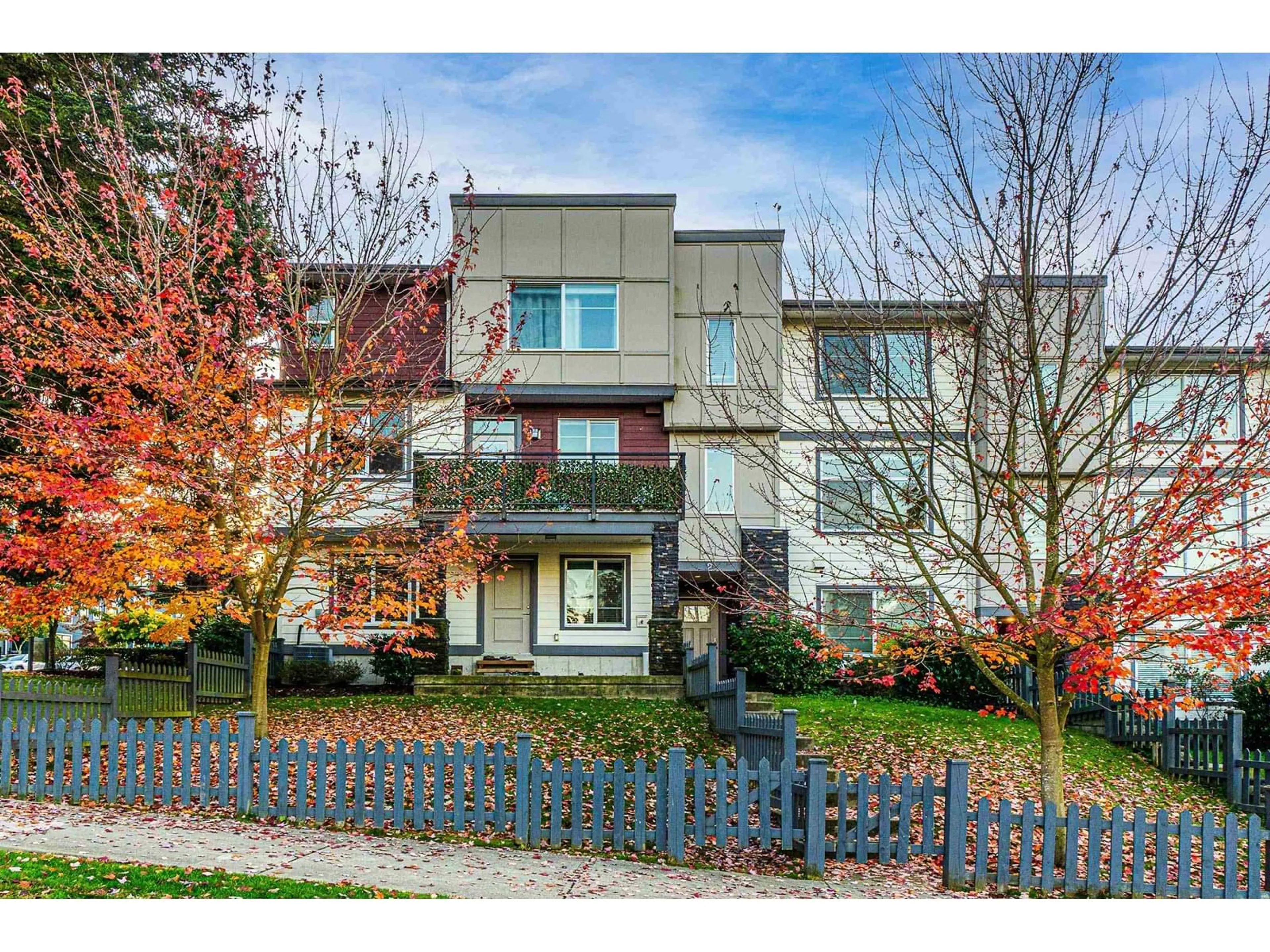 A pic from exterior of the house or condo, the street view for 2 15633 MOUNTAIN VIEW DRIVE, Surrey British Columbia V3Z0W8