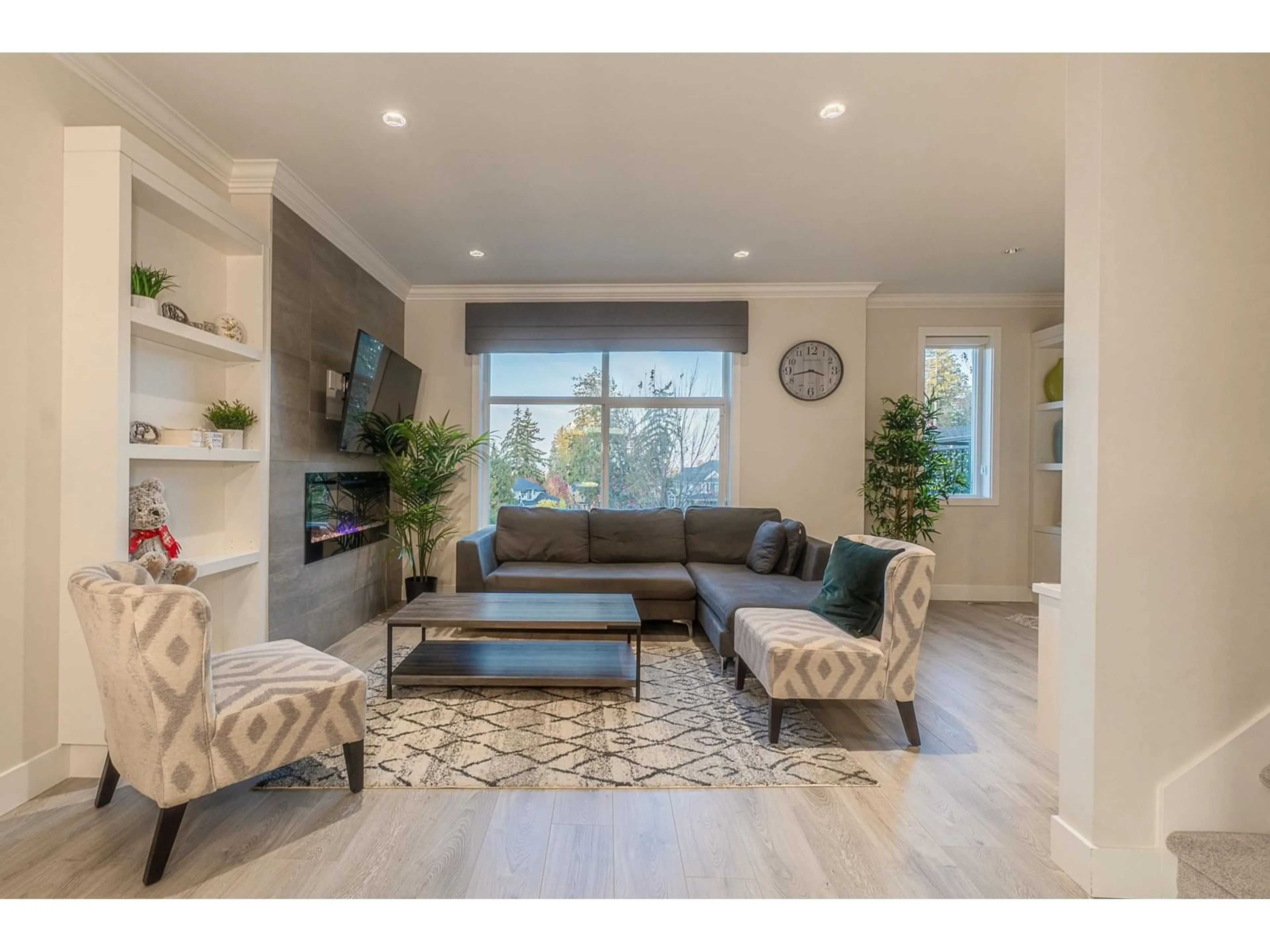 Living room, wood floors for 2 15633 MOUNTAIN VIEW DRIVE, Surrey British Columbia V3Z0W8