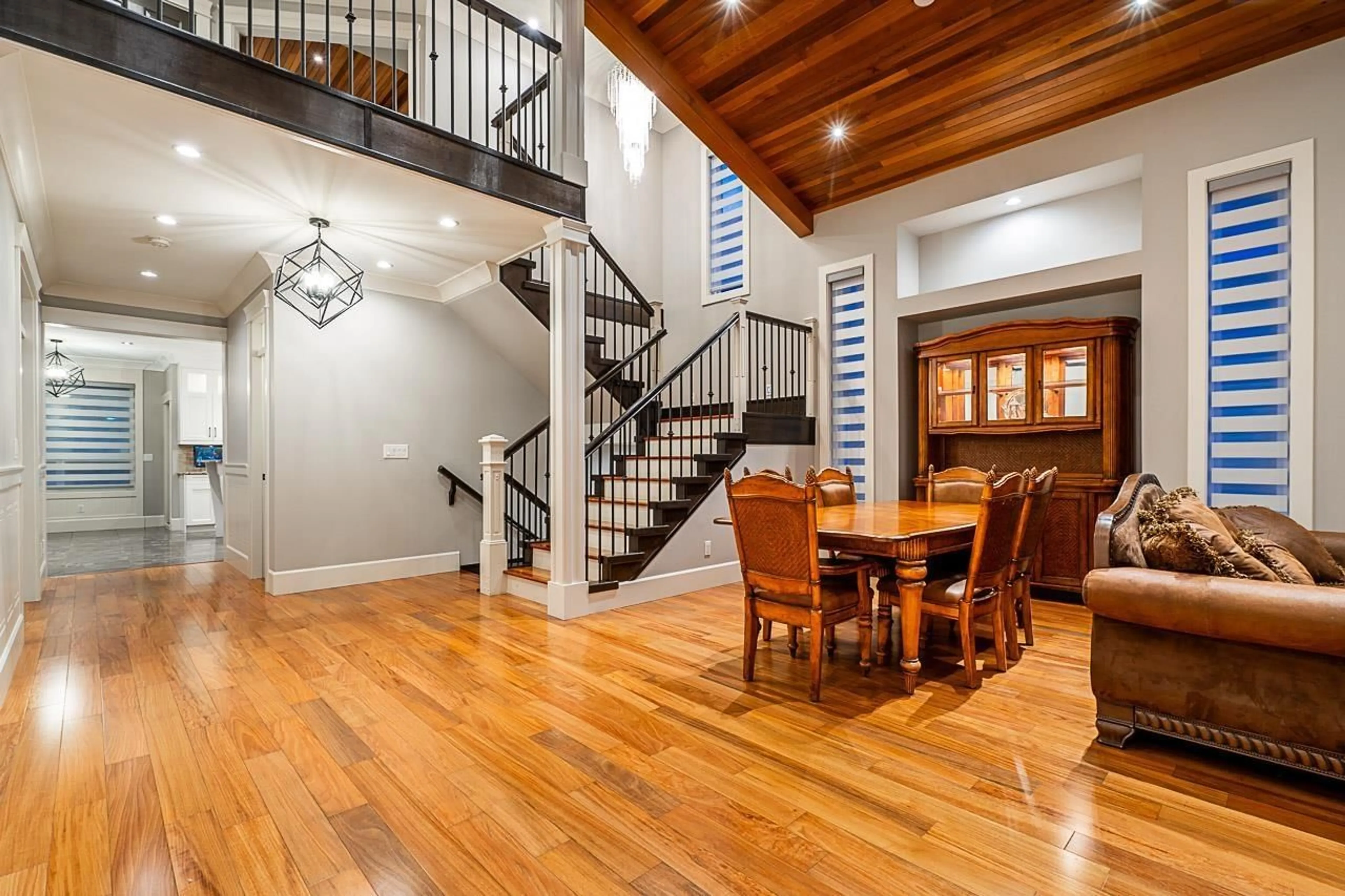 Indoor entryway, wood floors for 14840 66A AVENUE, Surrey British Columbia V3S2W4