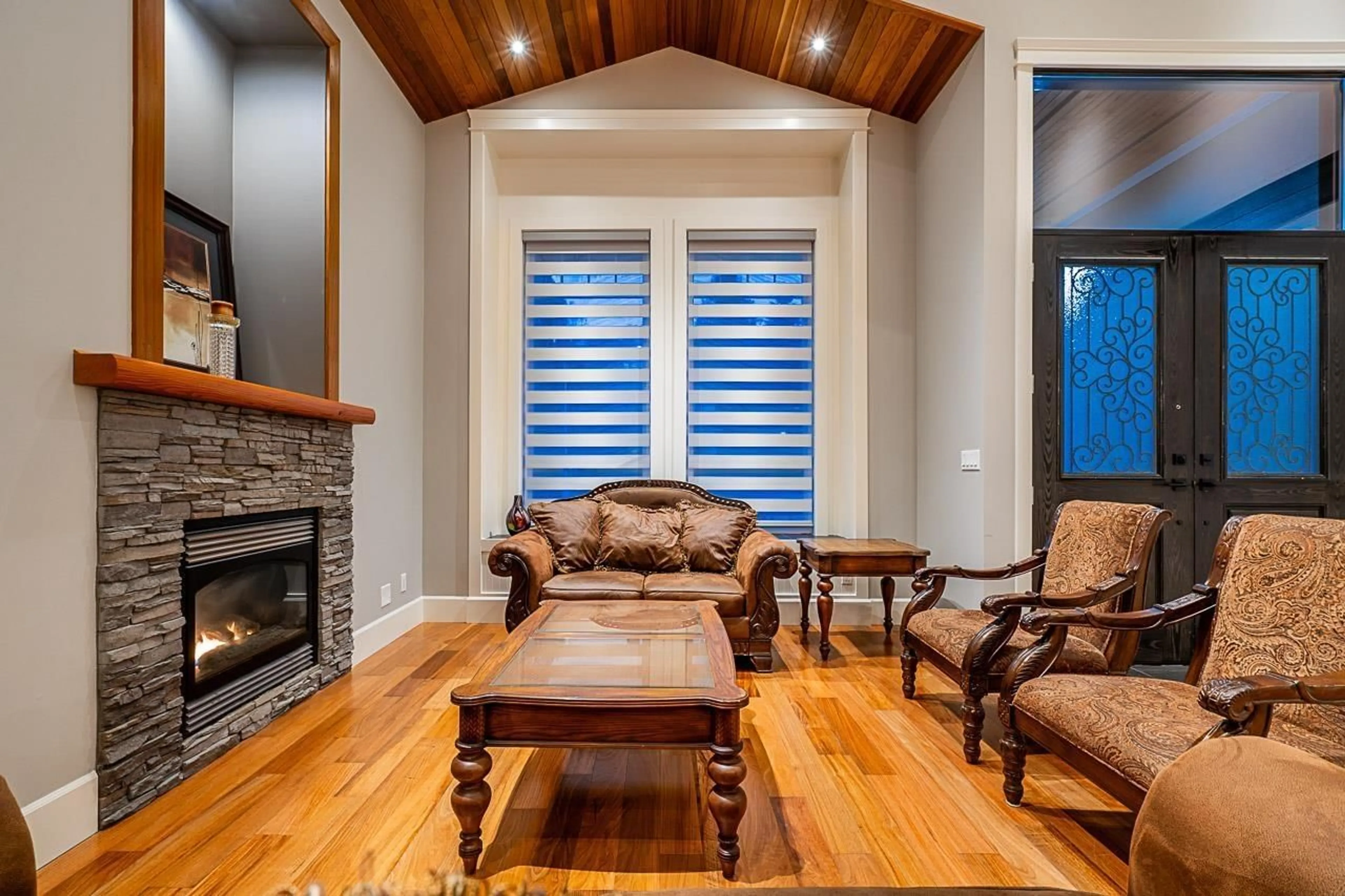 Living room, wood floors for 14840 66A AVENUE, Surrey British Columbia V3S2W4