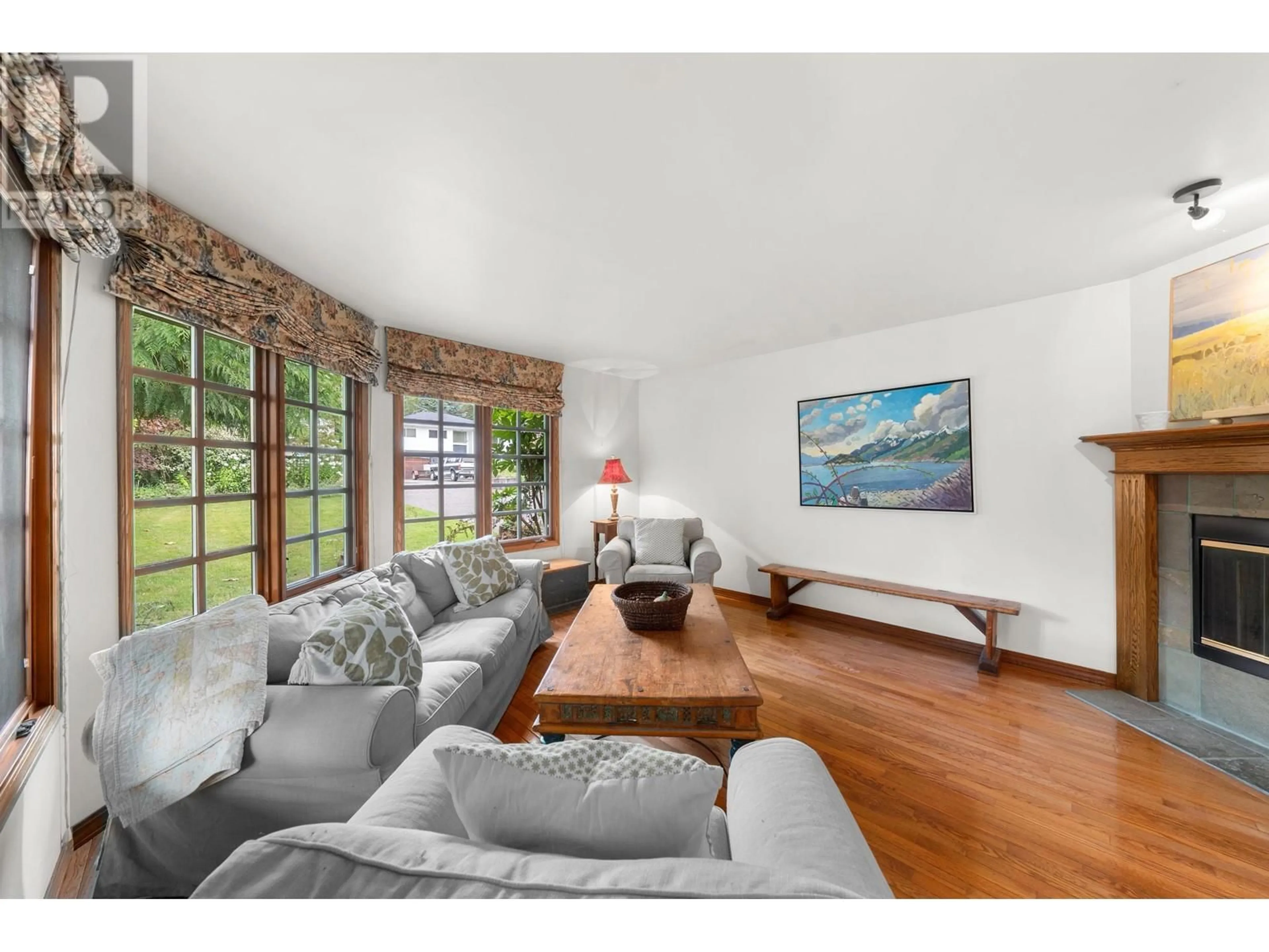 Living room, wood floors for 1635 DRAYCOTT ROAD, North Vancouver British Columbia V7J1W3