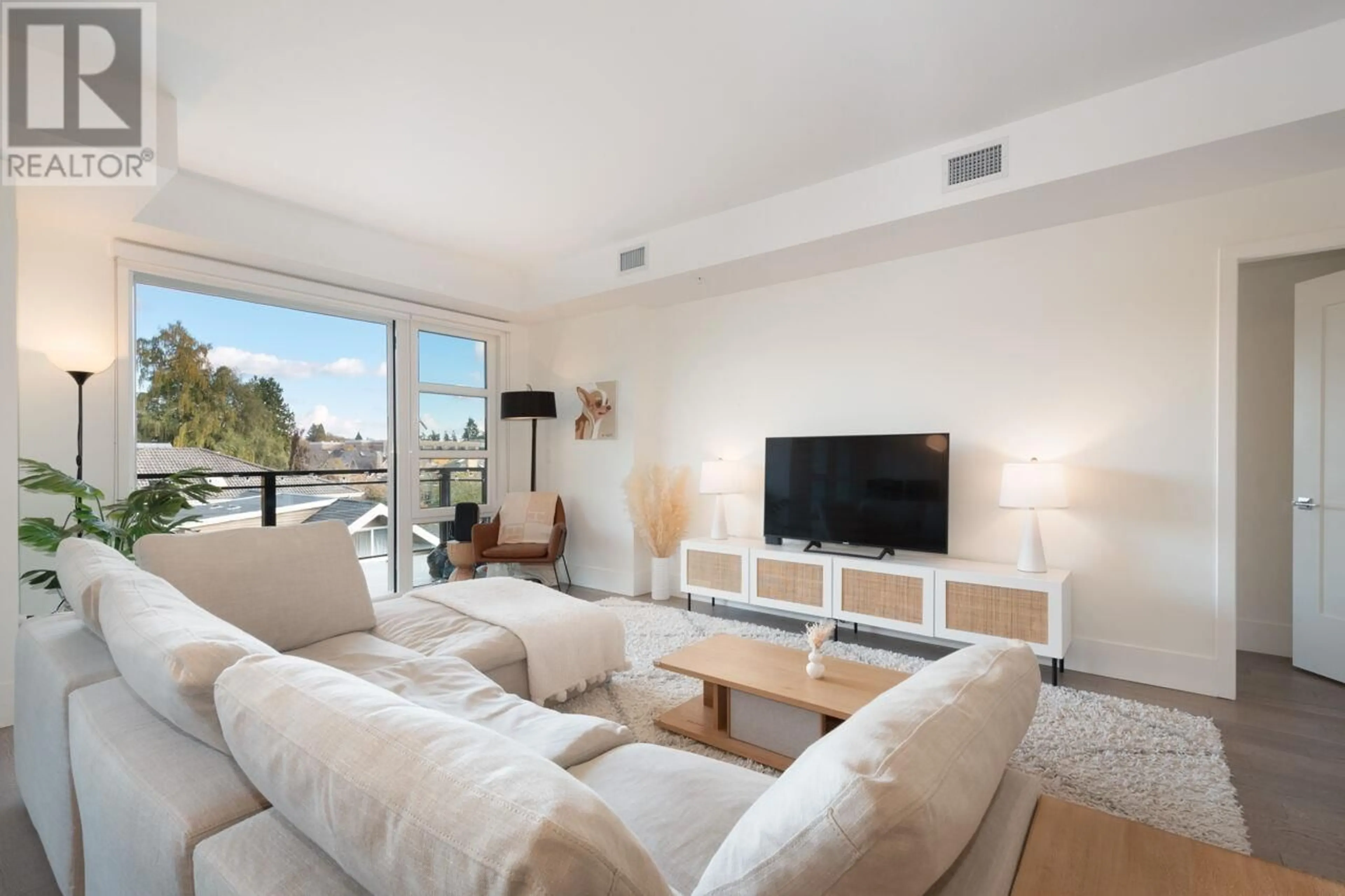 Living room, wood floors for 304 6168 EAST BOULEVARD, Vancouver British Columbia V6M3V6