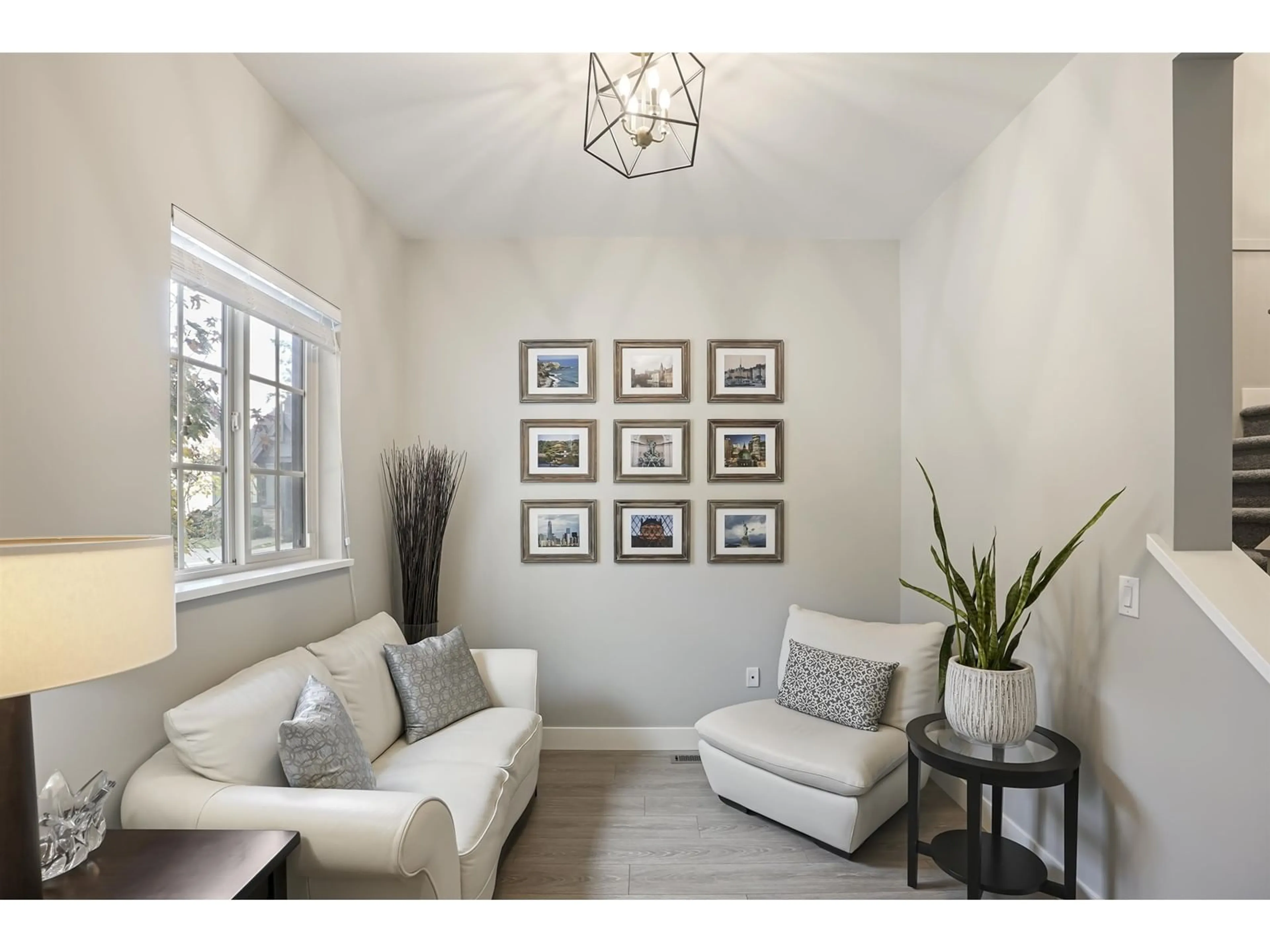 Indoor entryway, wood floors for 16 7979 152 STREET, Surrey British Columbia V3S7S7