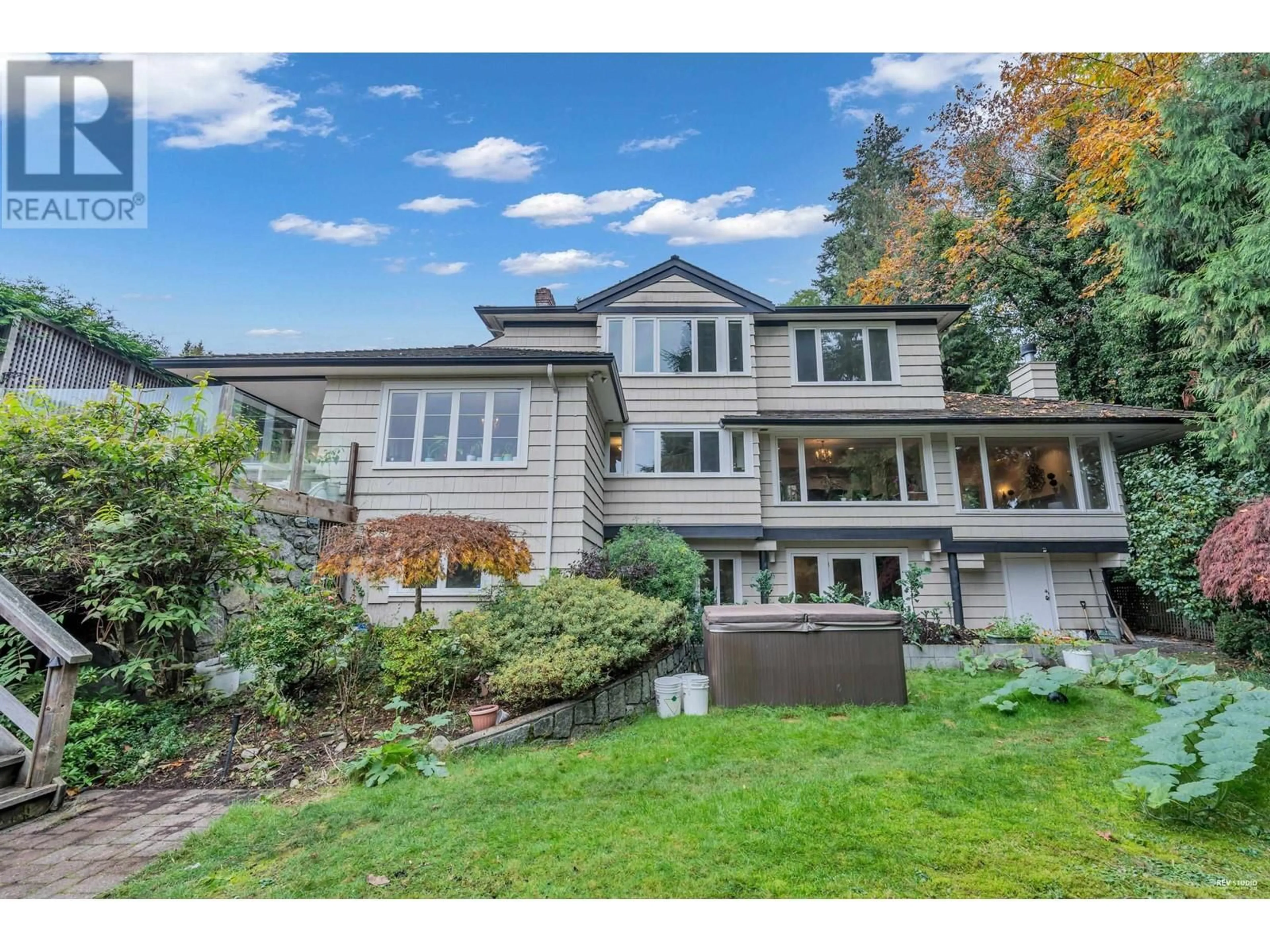 Frontside or backside of a home, cottage for 1340 PALMERSTON AVENUE, West Vancouver British Columbia V7T2H7