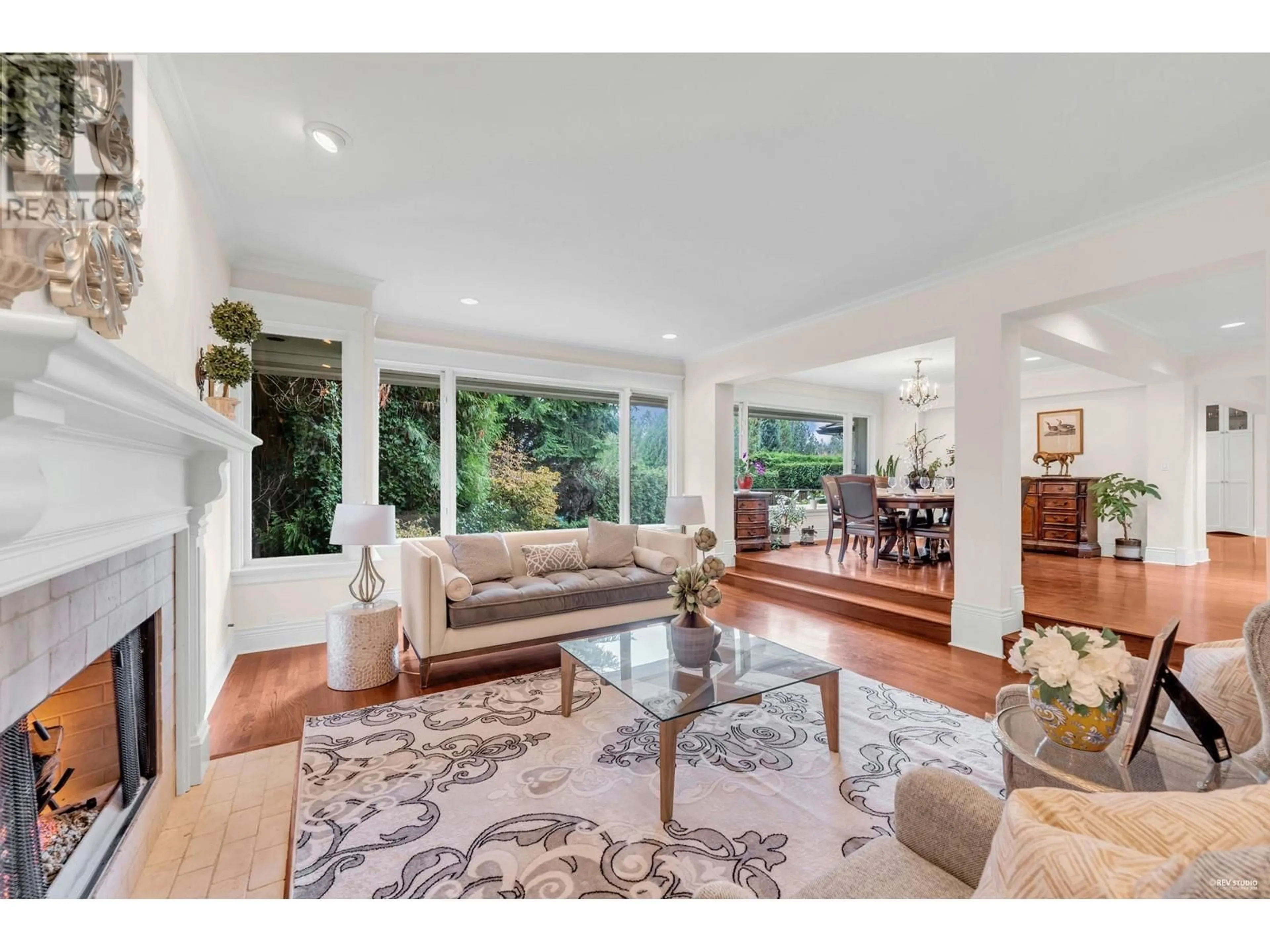 Living room, wood floors for 1340 PALMERSTON AVENUE, West Vancouver British Columbia V7T2H7