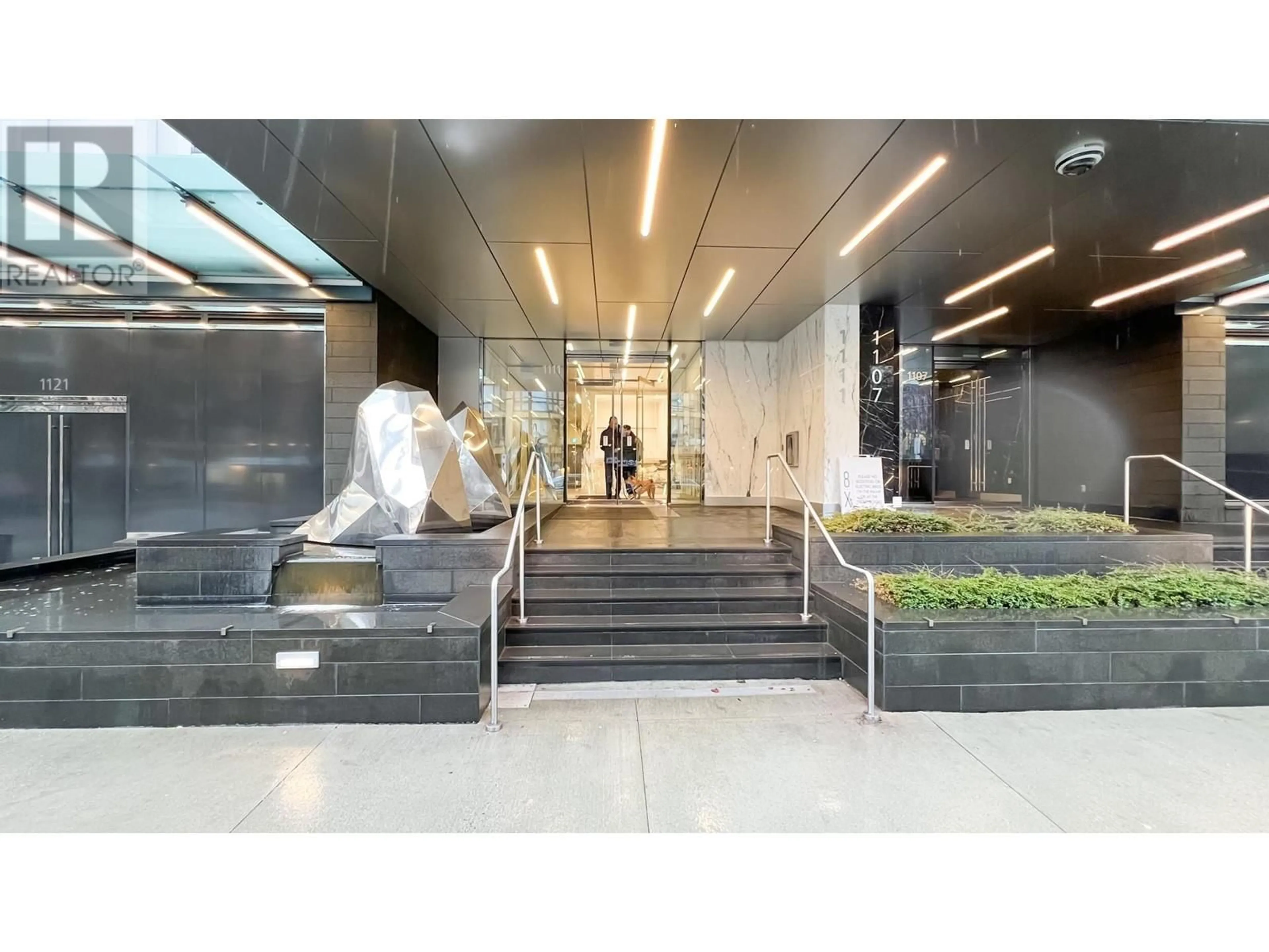 Indoor foyer, cement floor for 2705 1111 RICHARDS STREET, Vancouver British Columbia V6B0S3