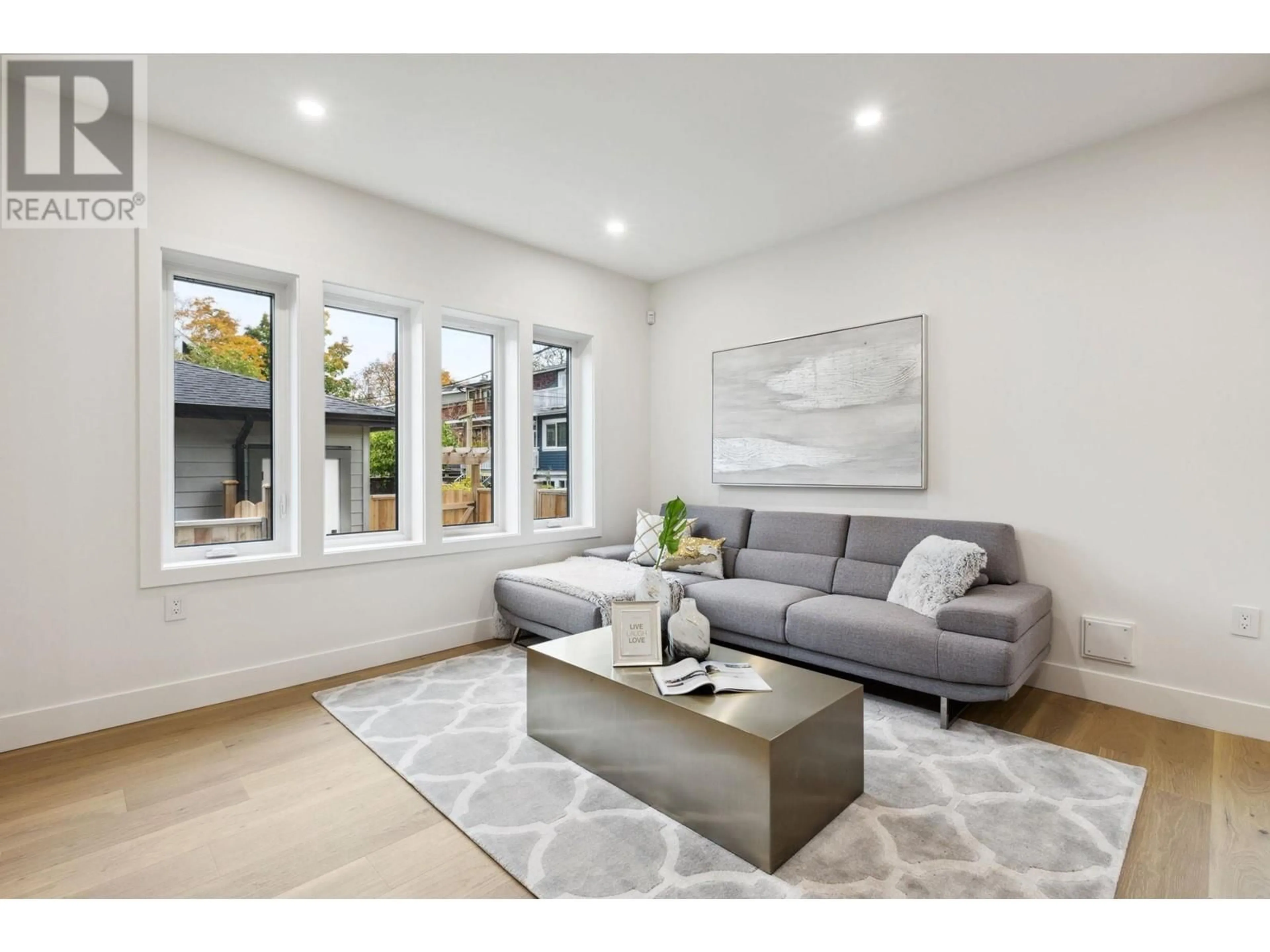 Living room, wood floors for 2727 W 7TH AVENUE, Vancouver British Columbia V6K1Z3