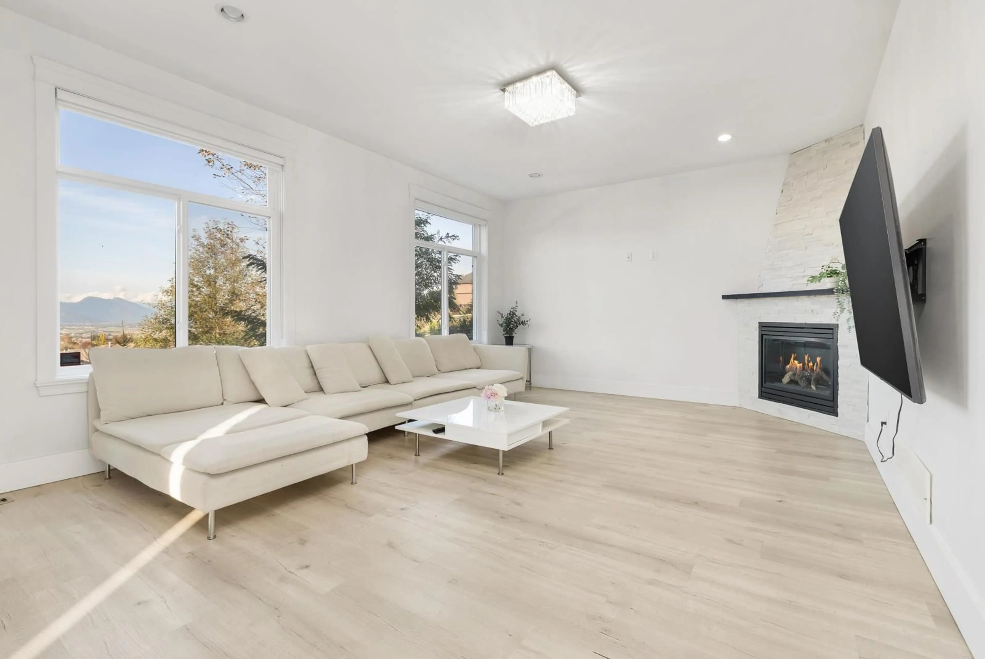 Living room, wood floors for 5117 CECIL RIDGE PLACE, Chilliwack British Columbia V2R6A1