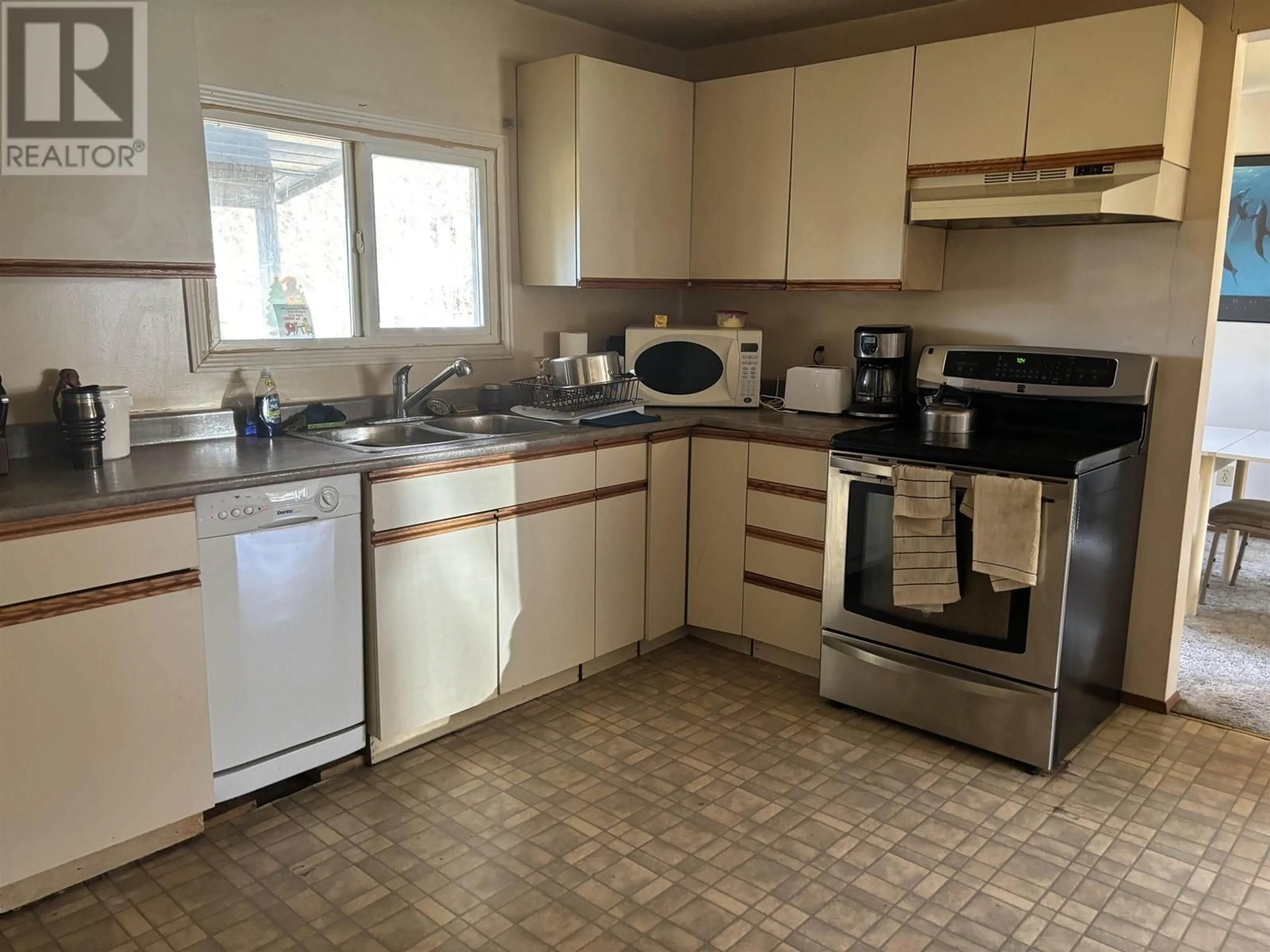 Standard kitchen for 406 RICHARD STREET, Williams Lake British Columbia V2G3L7