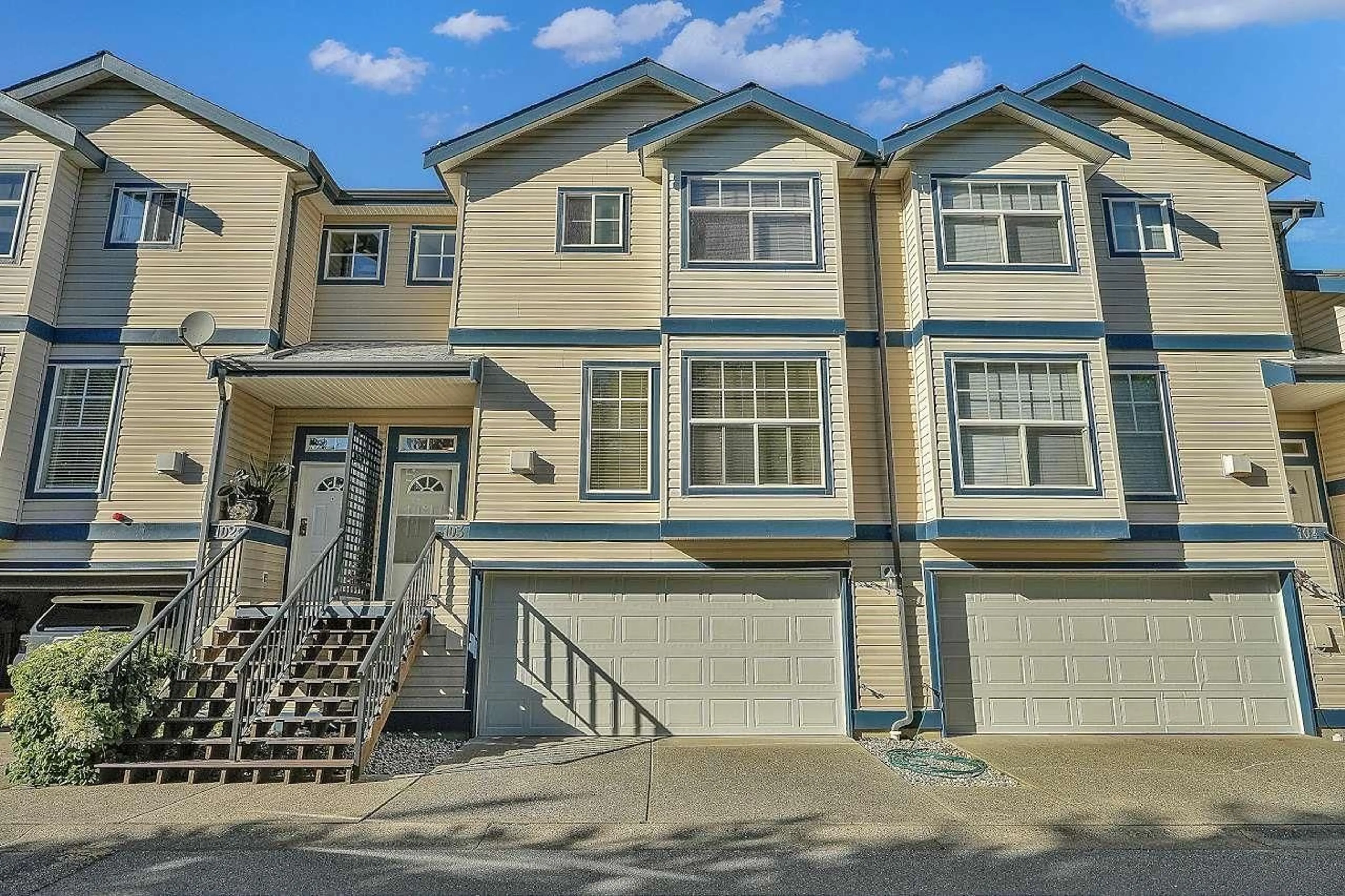 A pic from exterior of the house or condo, the front or back of building for 103 9118 149 STREET, Surrey British Columbia V3R3Z6