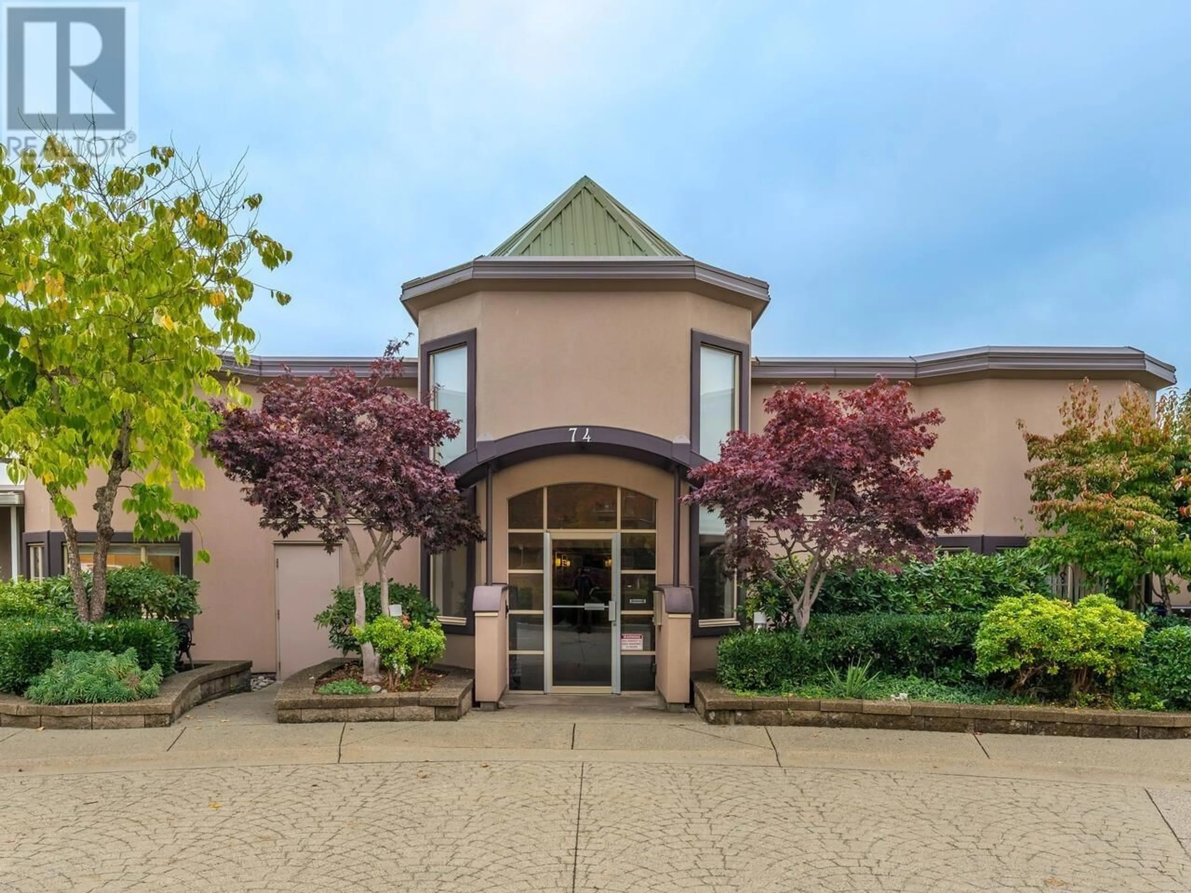 Indoor foyer for 101 74 RICHMOND STREET, New Westminster British Columbia V3L5T1