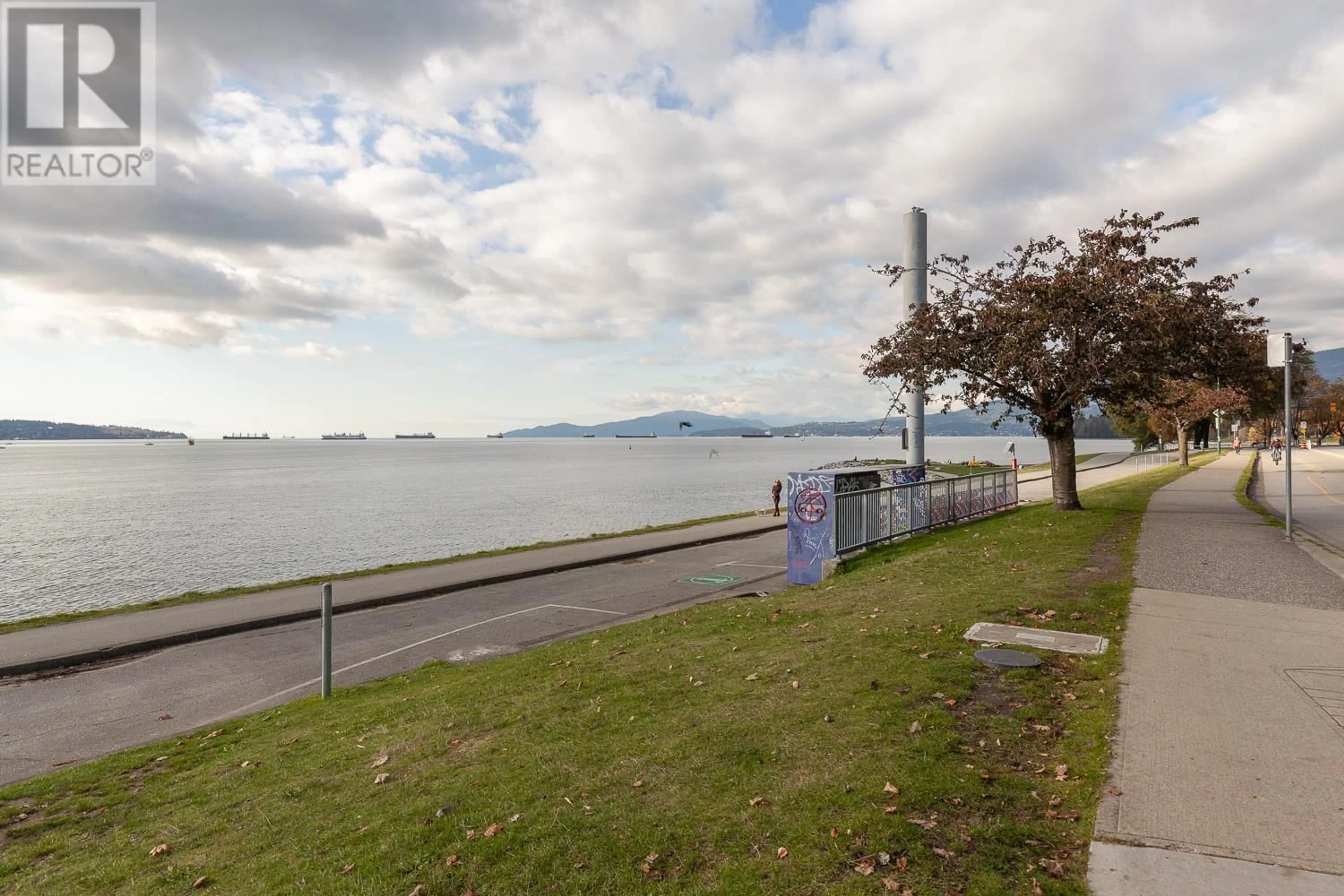 A pic from exterior of the house or condo, the street view for 901 1575 BEACH AVENUE, Vancouver British Columbia V6G1Y5