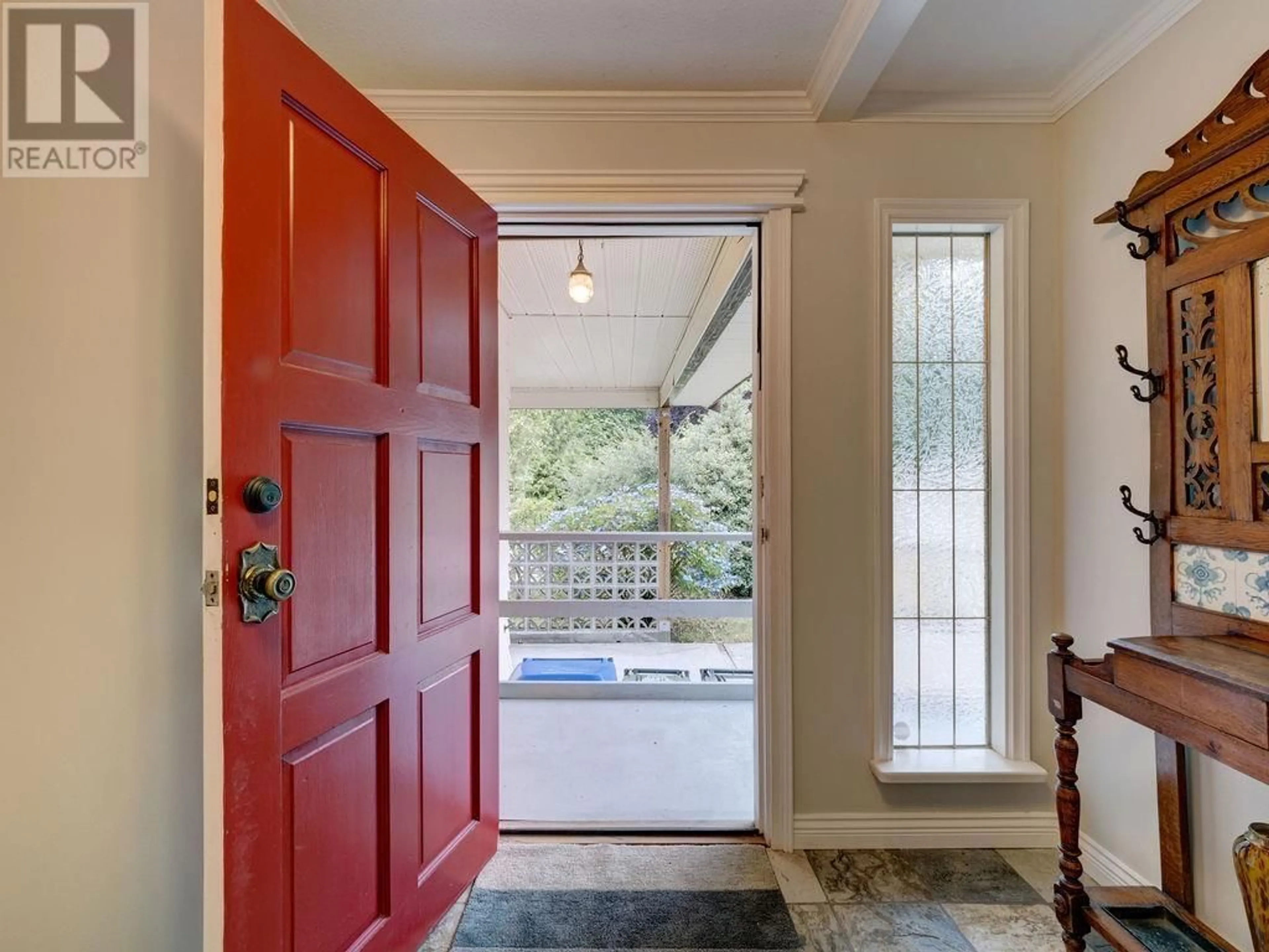 Indoor entryway, wood floors for 5446 WAKEFIELD ROAD, Sechelt British Columbia V7Z0T1