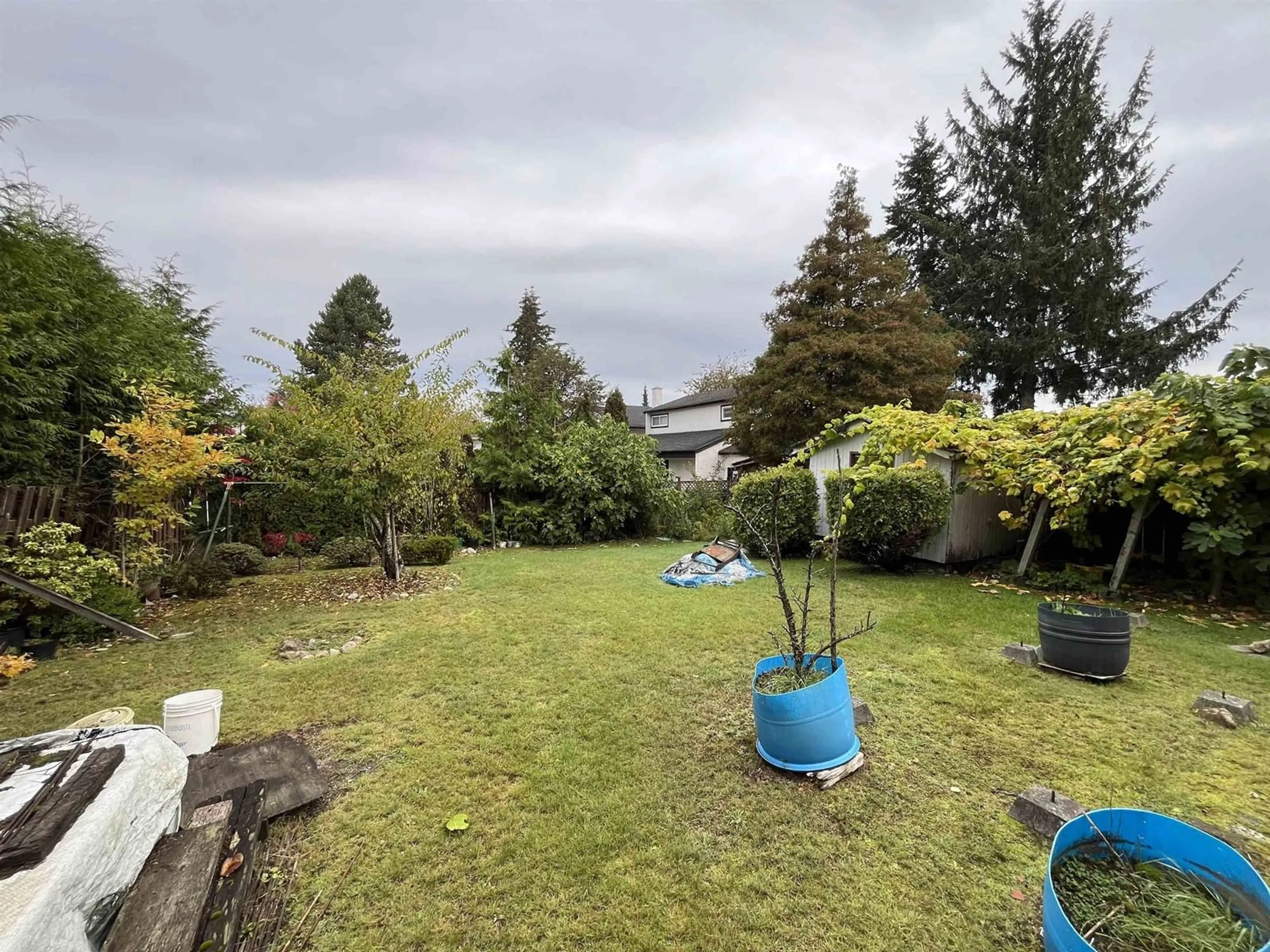 Patio, the fenced backyard for 7154 129A STREET, Surrey British Columbia V3W6T3