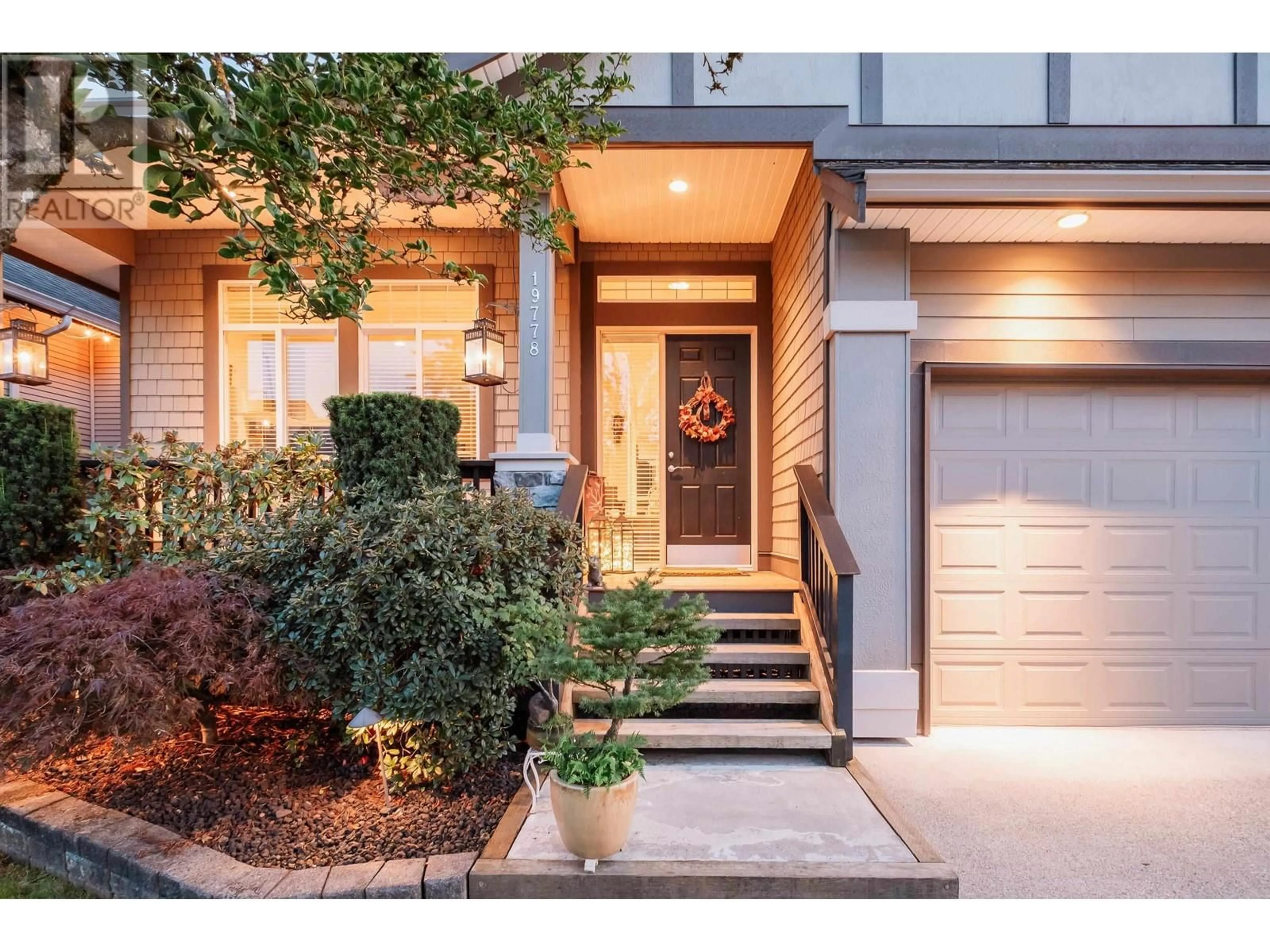 Indoor entryway, wood floors for 19778 ALOUETTE BOULEVARD, Pitt Meadows British Columbia V3Y2W3