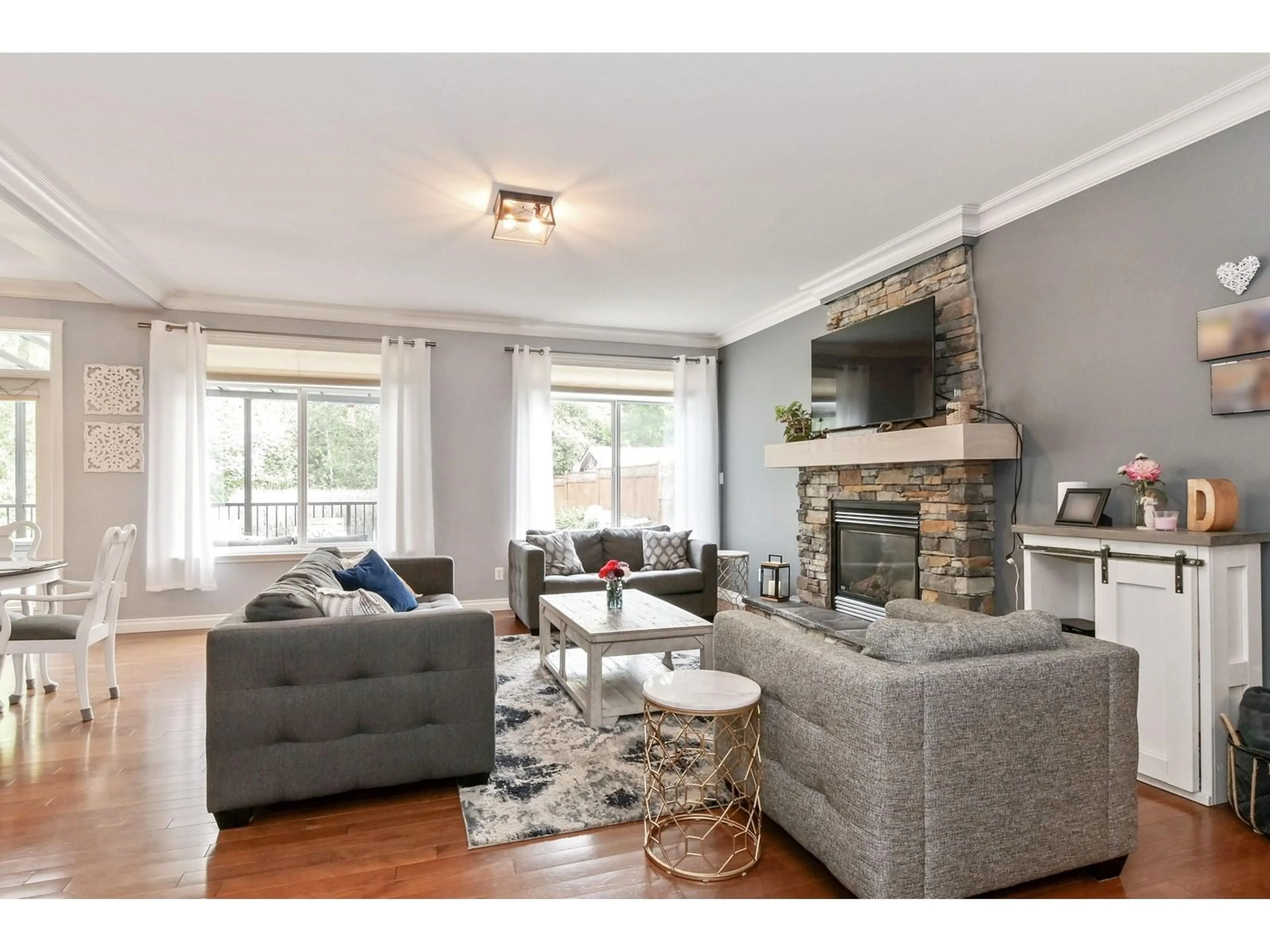 Living room, wood floors for 36337 WESTMINSTER DRIVE, Abbotsford British Columbia V3G3C7