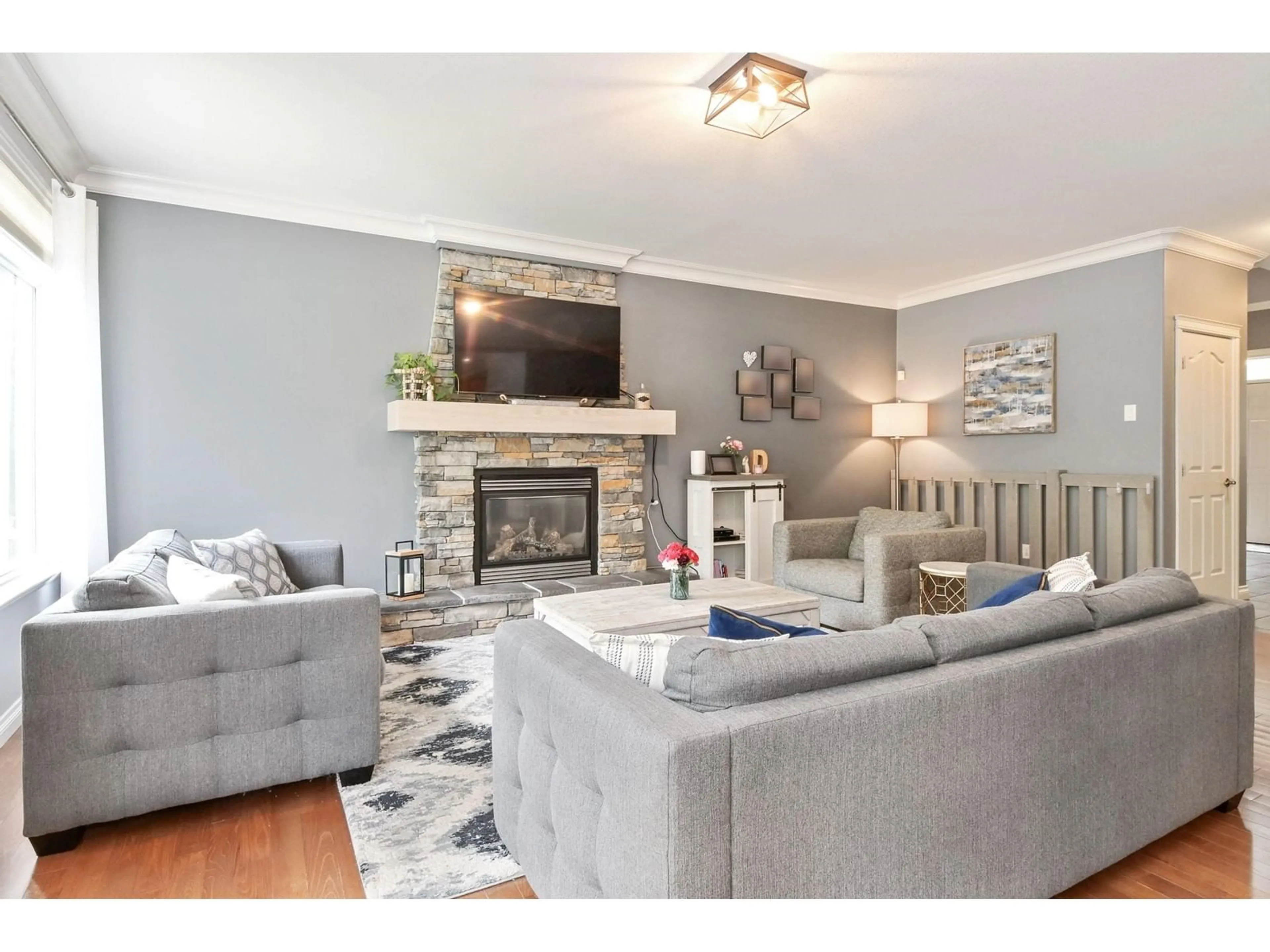 Living room, wood floors for 36337 WESTMINSTER DRIVE, Abbotsford British Columbia V3G3C7