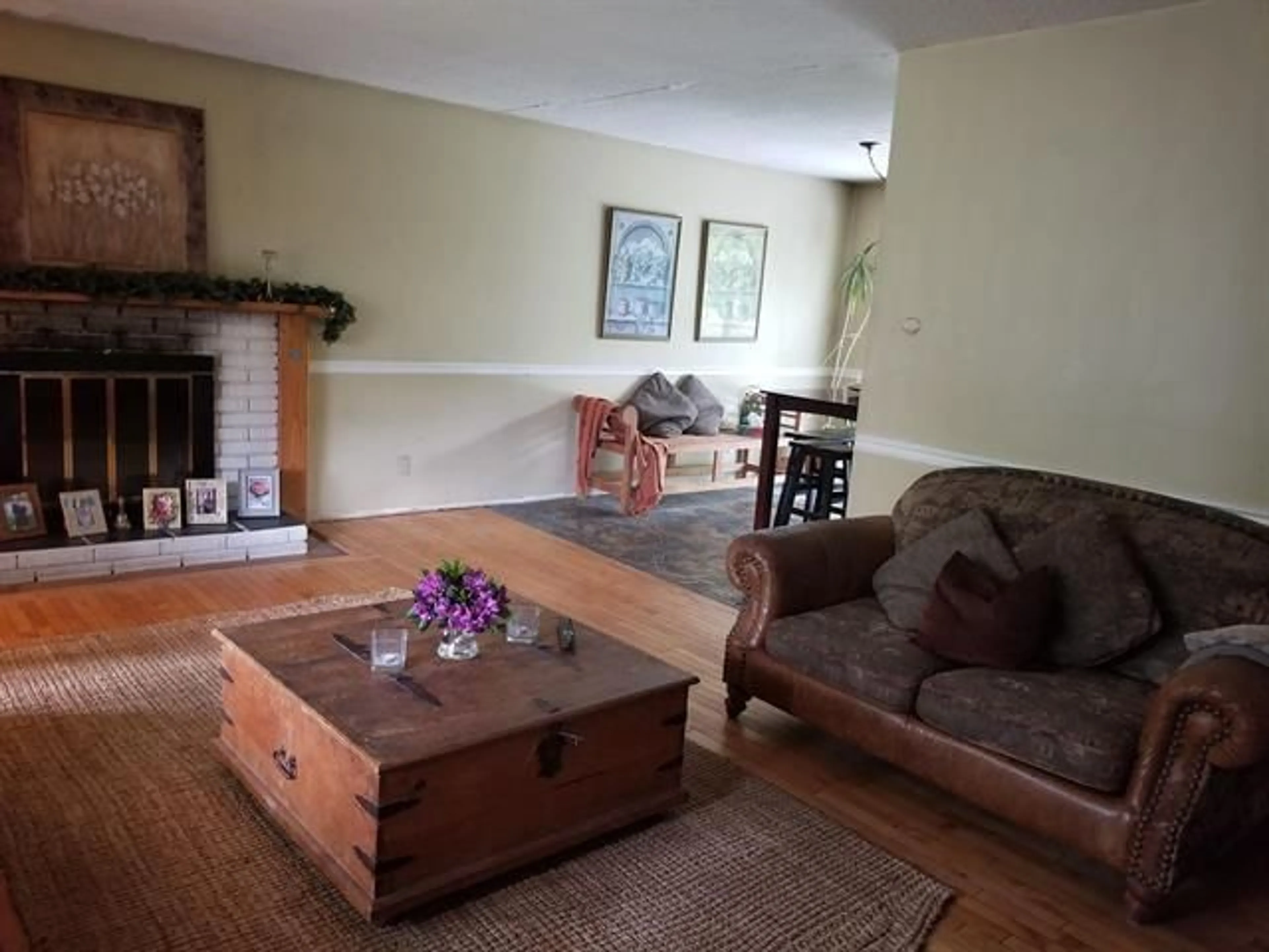 Living room, wood floors for 34084 WOODBINE STREET, Abbotsford British Columbia V2S2R2