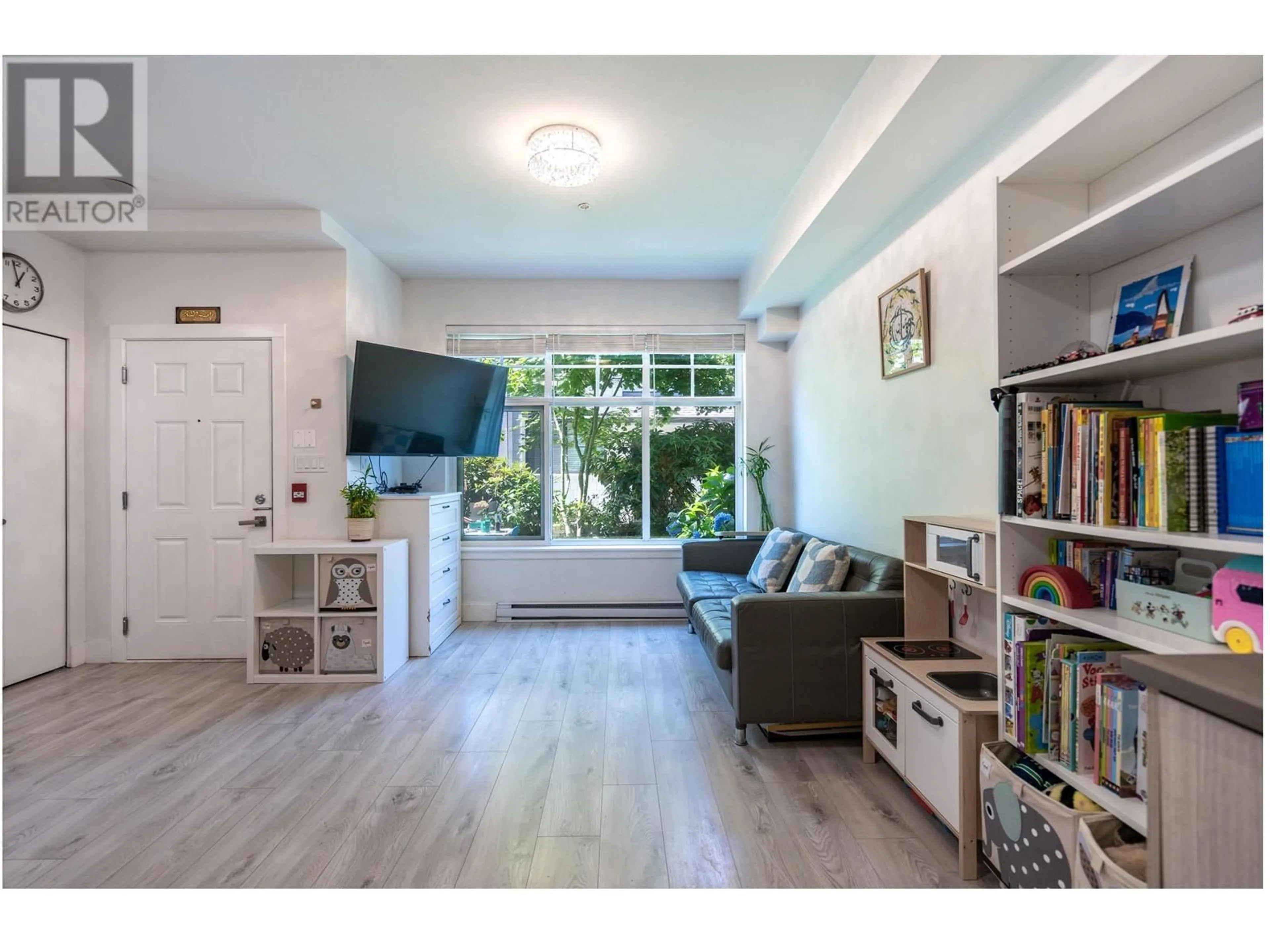 Living room, wood floors for 3 5188 SAVILE ROW, Burnaby British Columbia V5E0C3