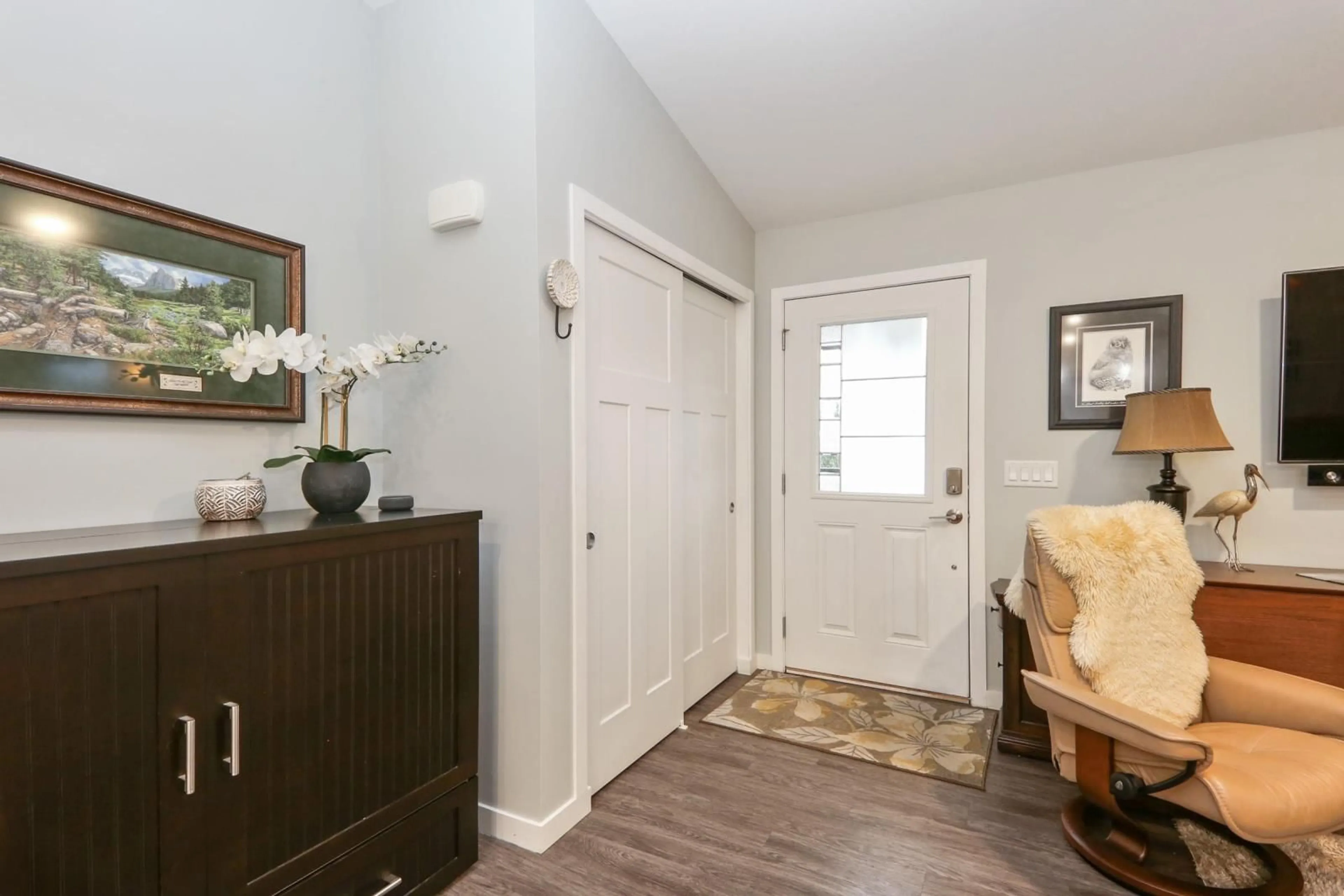 Indoor entryway, wood floors for 88 53480 BRIDAL FALLS ROAD, Rosedale British Columbia V0X1X1