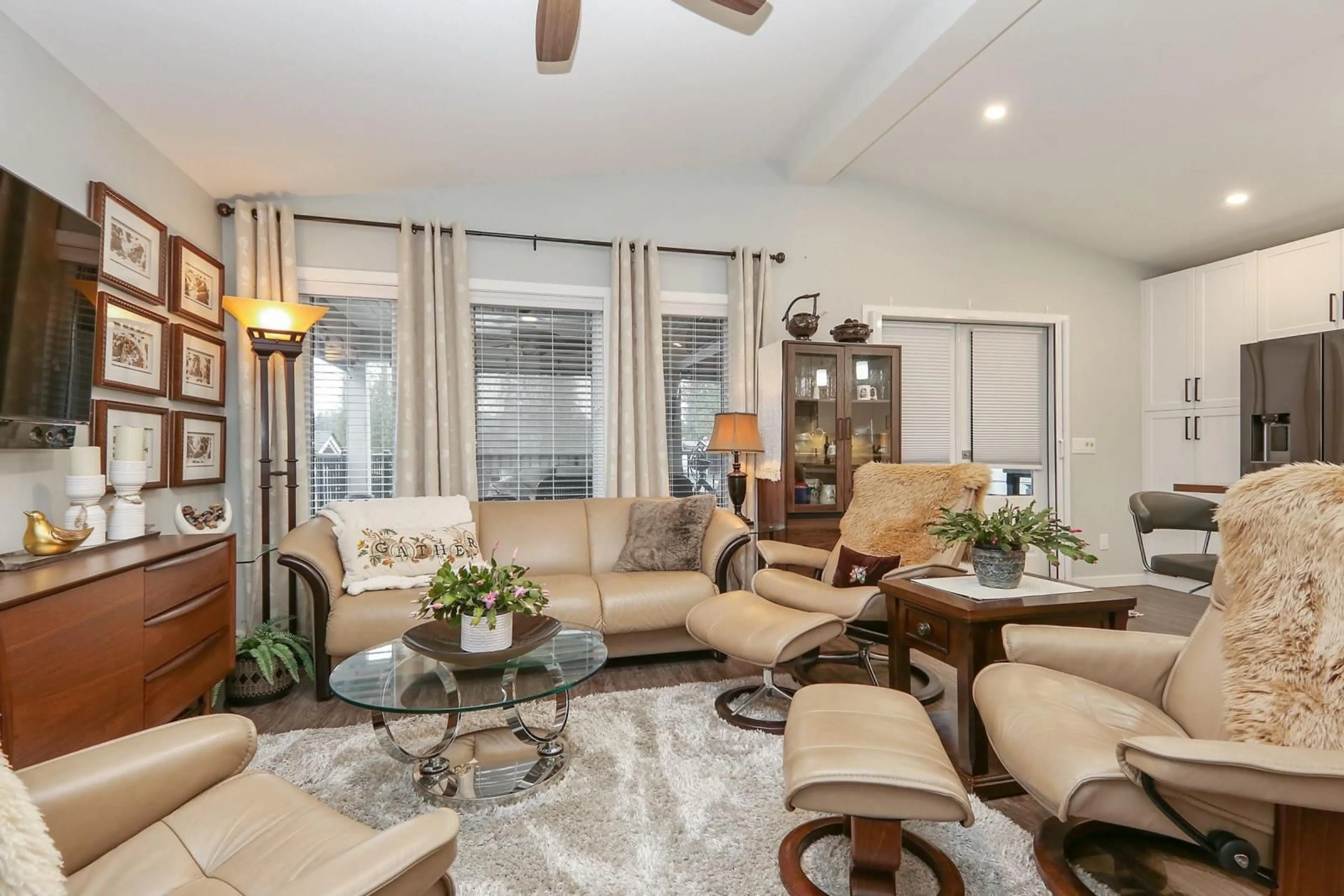 Living room, wood floors for 88 53480 BRIDAL FALLS ROAD|Bridal Falls, Rosedale British Columbia V0X1X1