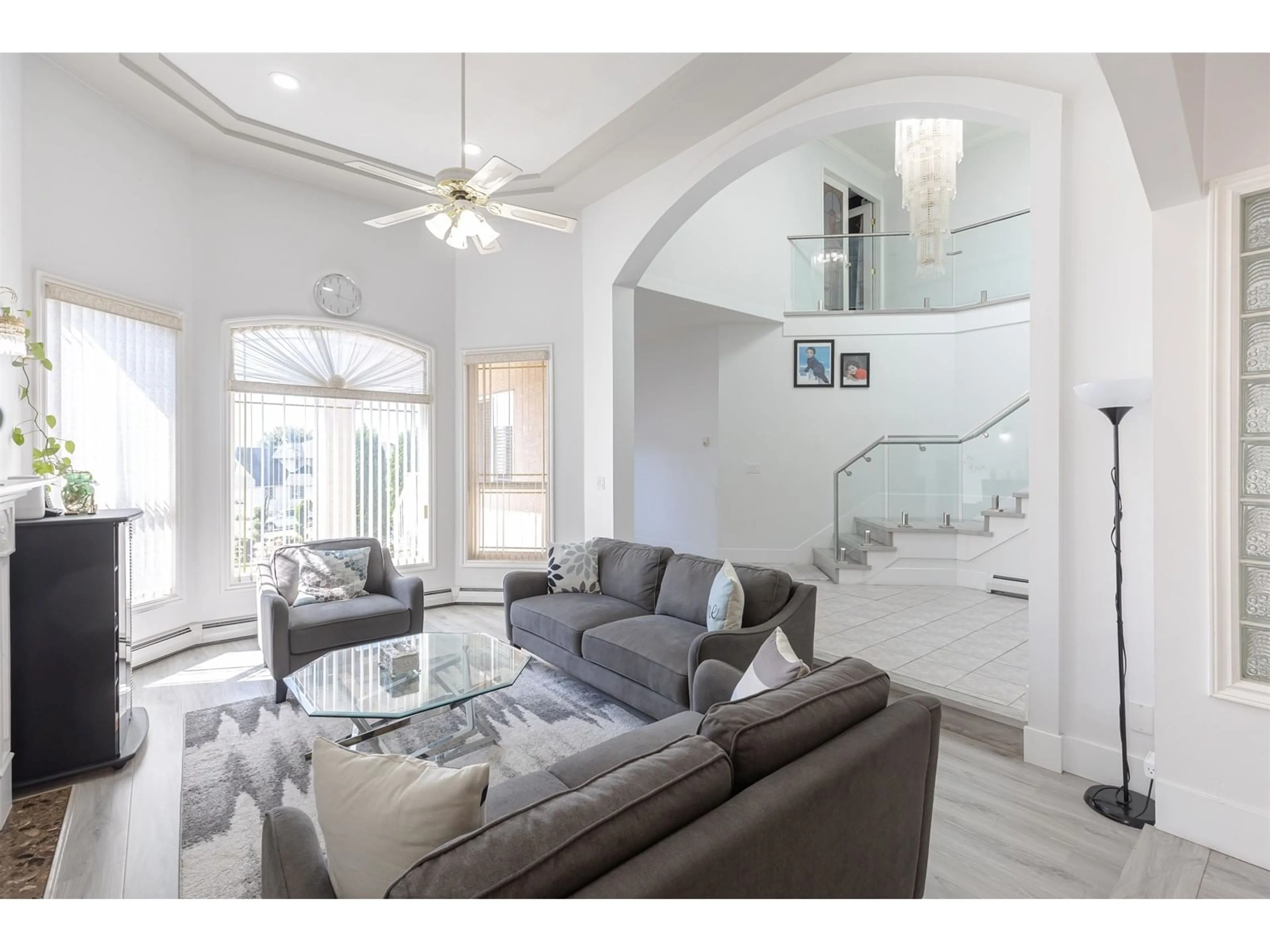 Living room with furniture, ceramic/tile floor for 8298 151A, Surrey British Columbia V3S8R1