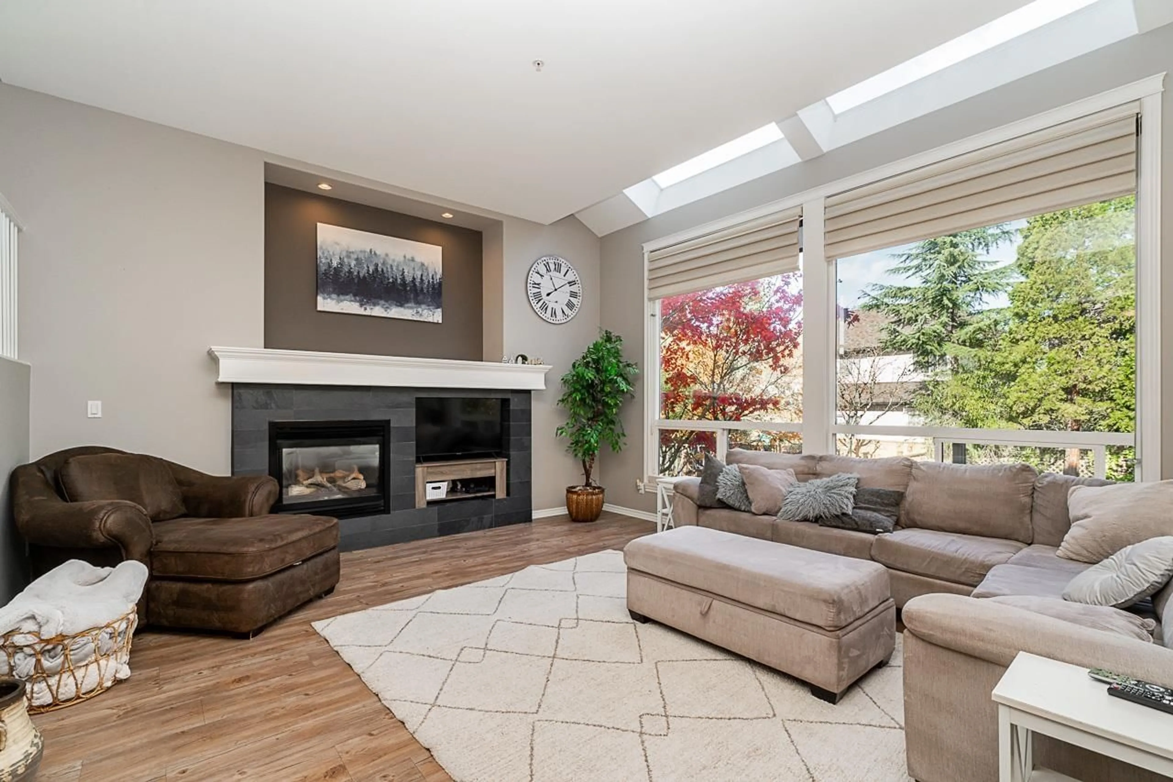 Living room, wood floors for 18167 66 AVENUE, Surrey British Columbia V3S9A2