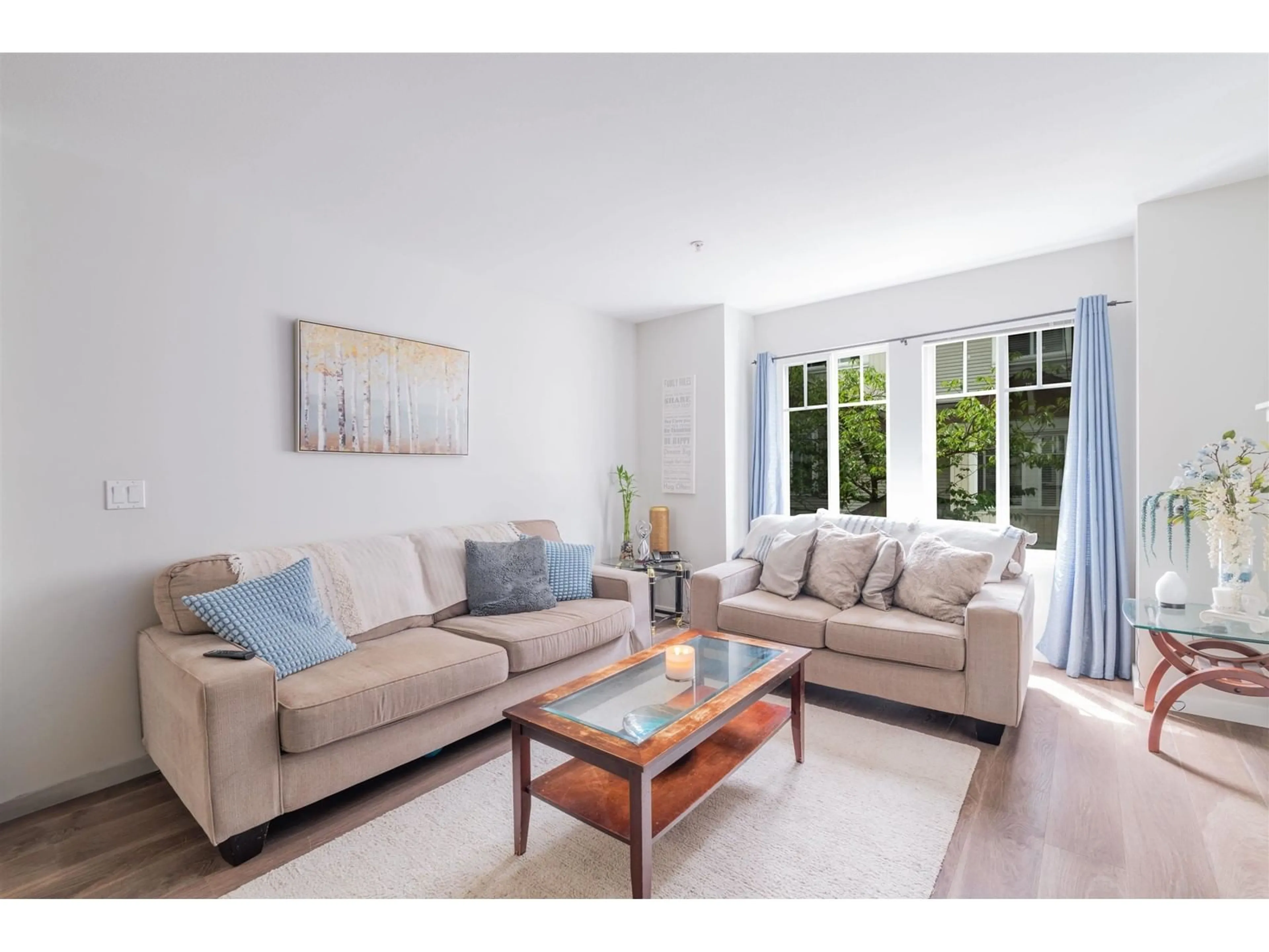 Living room, wood floors for 80 12711 64 AVENUE, Surrey British Columbia V3W3P3