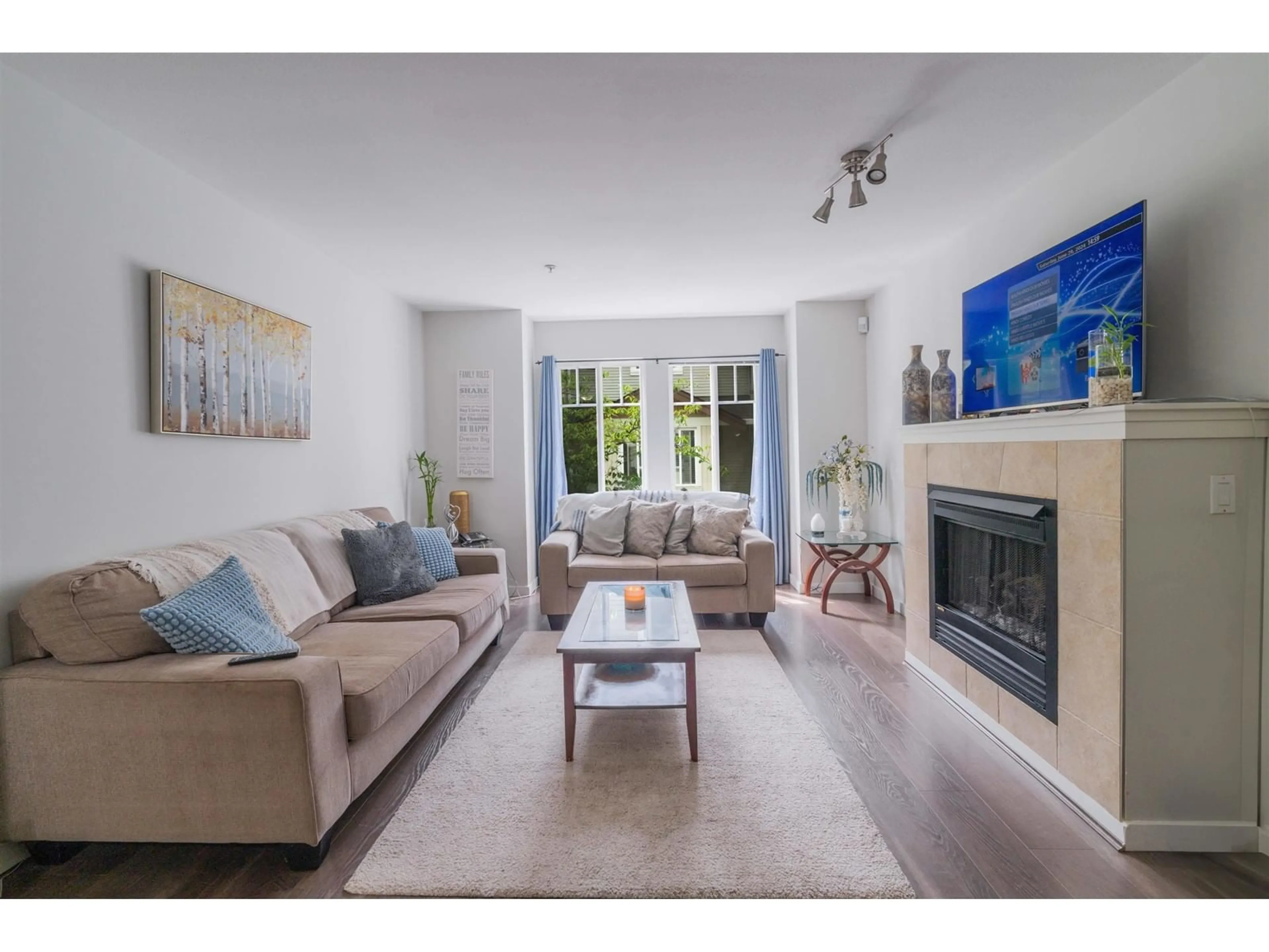 Living room, wood floors for 80 12711 64 AVENUE, Surrey British Columbia V3W3P3