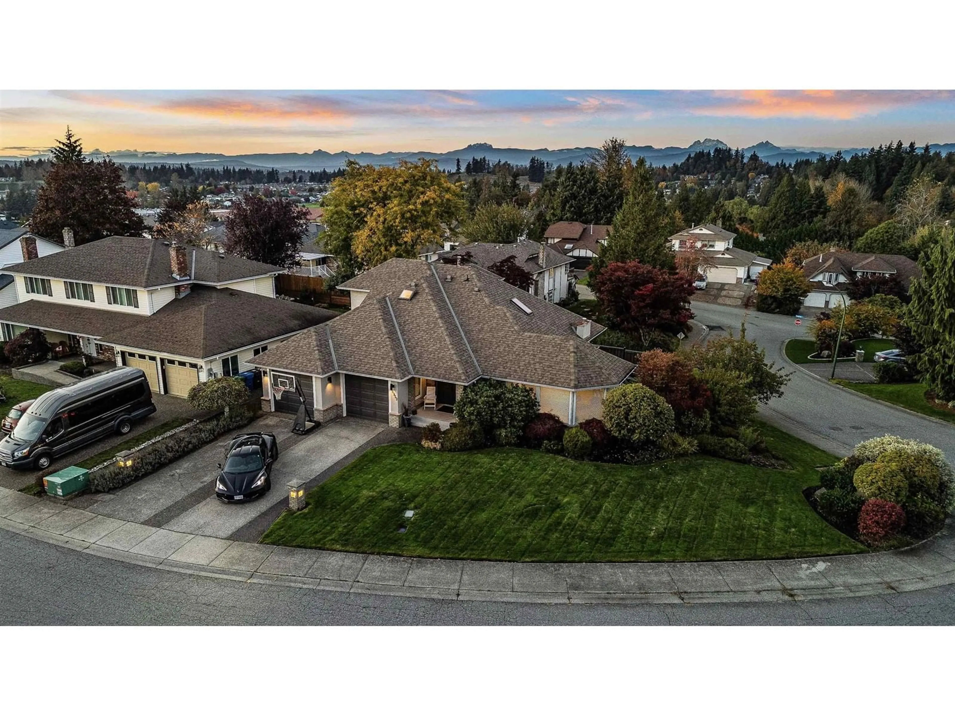 Frontside or backside of a home, the street view for 34953 ORION PLACE, Abbotsford British Columbia V2S7R4