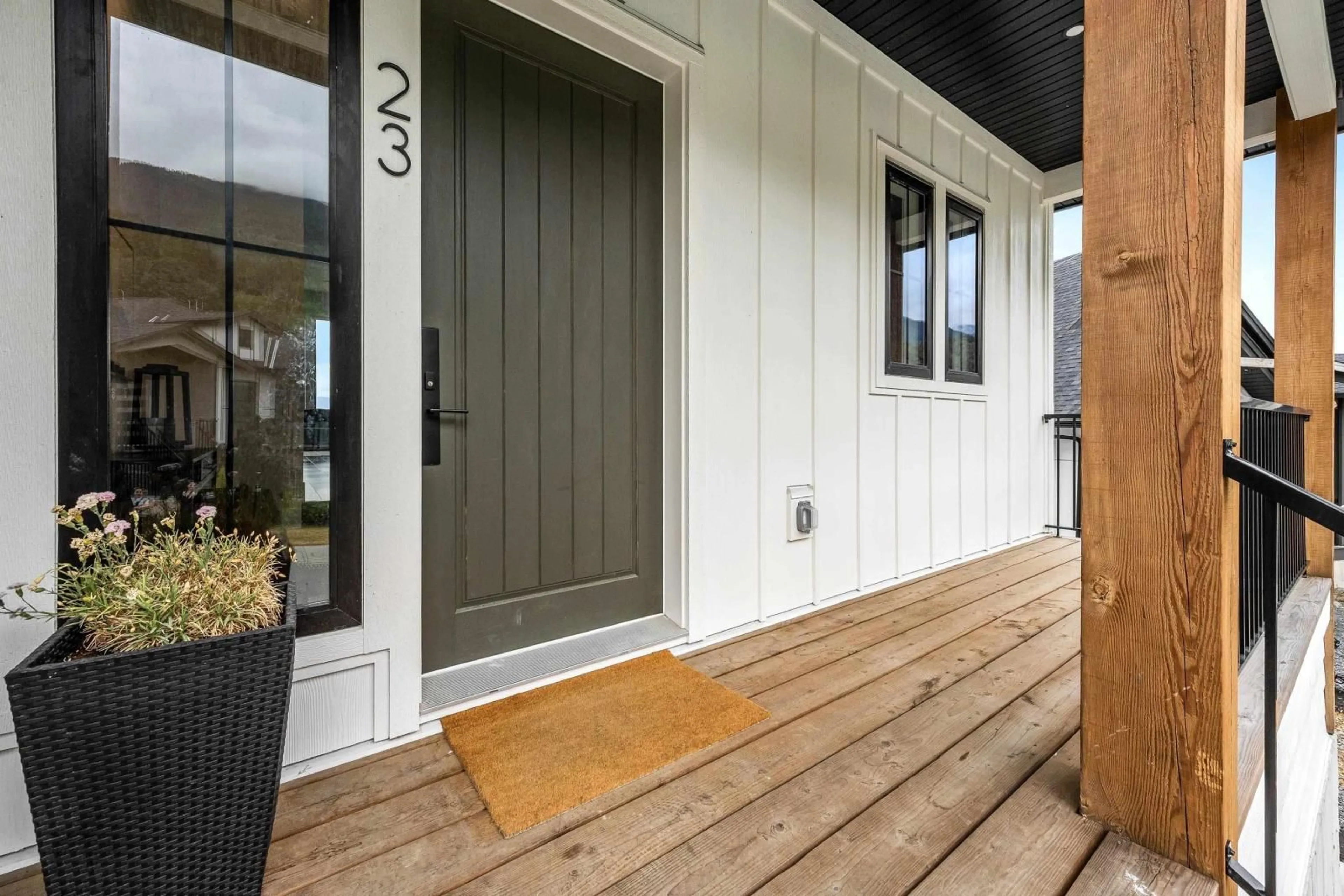 Indoor entryway, wood floors for 23 8295 NIXON ROAD, Chilliwack British Columbia V4Z0C8