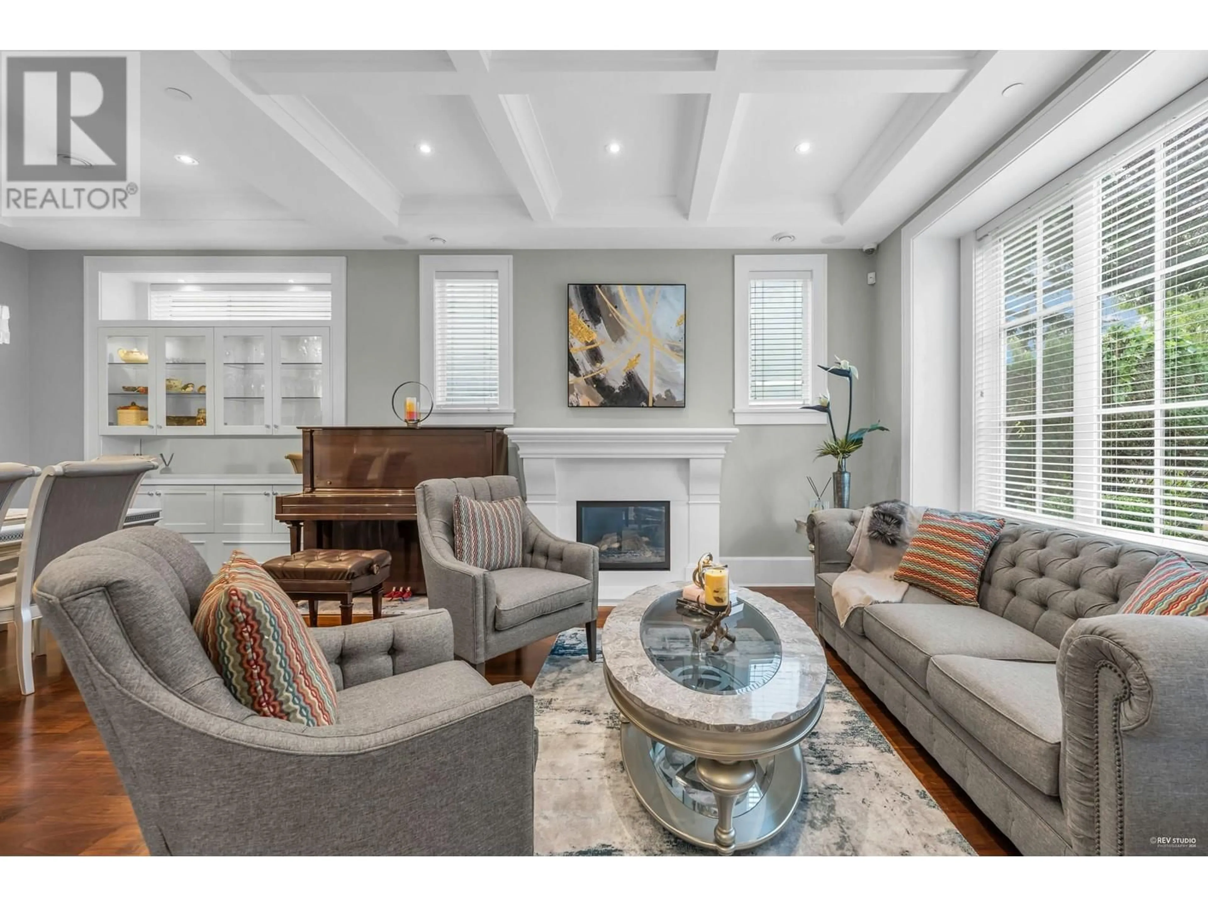 Living room, wood floors for 2721 W 24TH AVENUE, Vancouver British Columbia V6L1R2