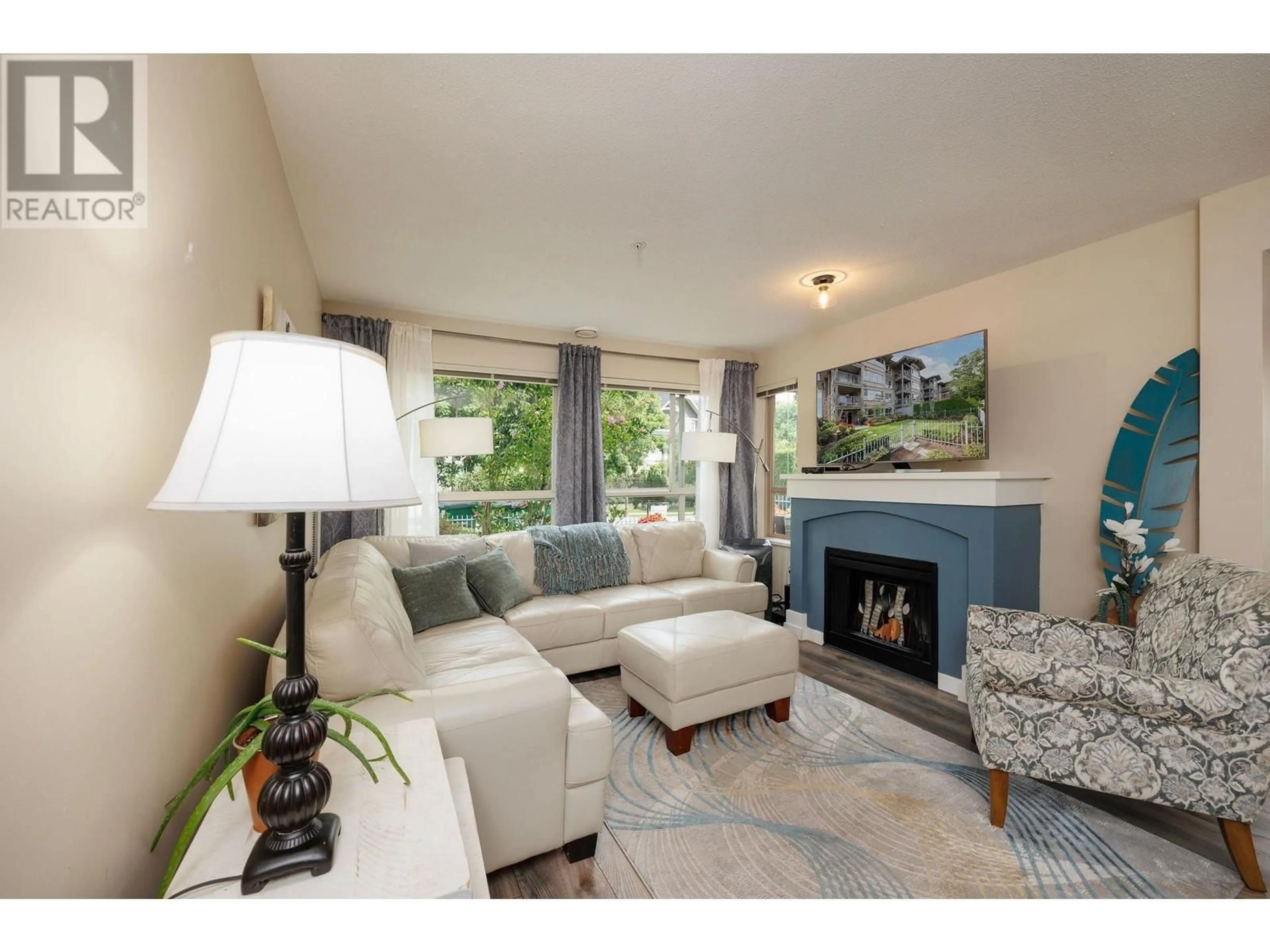 Living room for 203 3110 DAYANEE SPRINGS BOULEVARD, Coquitlam British Columbia V3E0B4