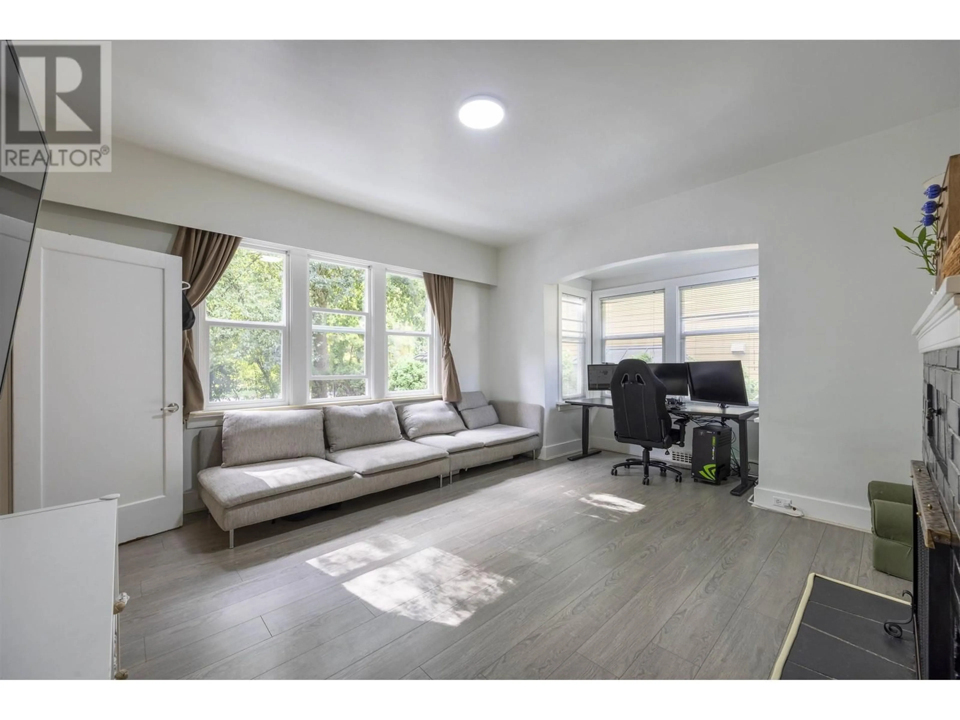 Living room, wood floors for 826 WESTWOOD STREET, Coquitlam British Columbia V3C3L2