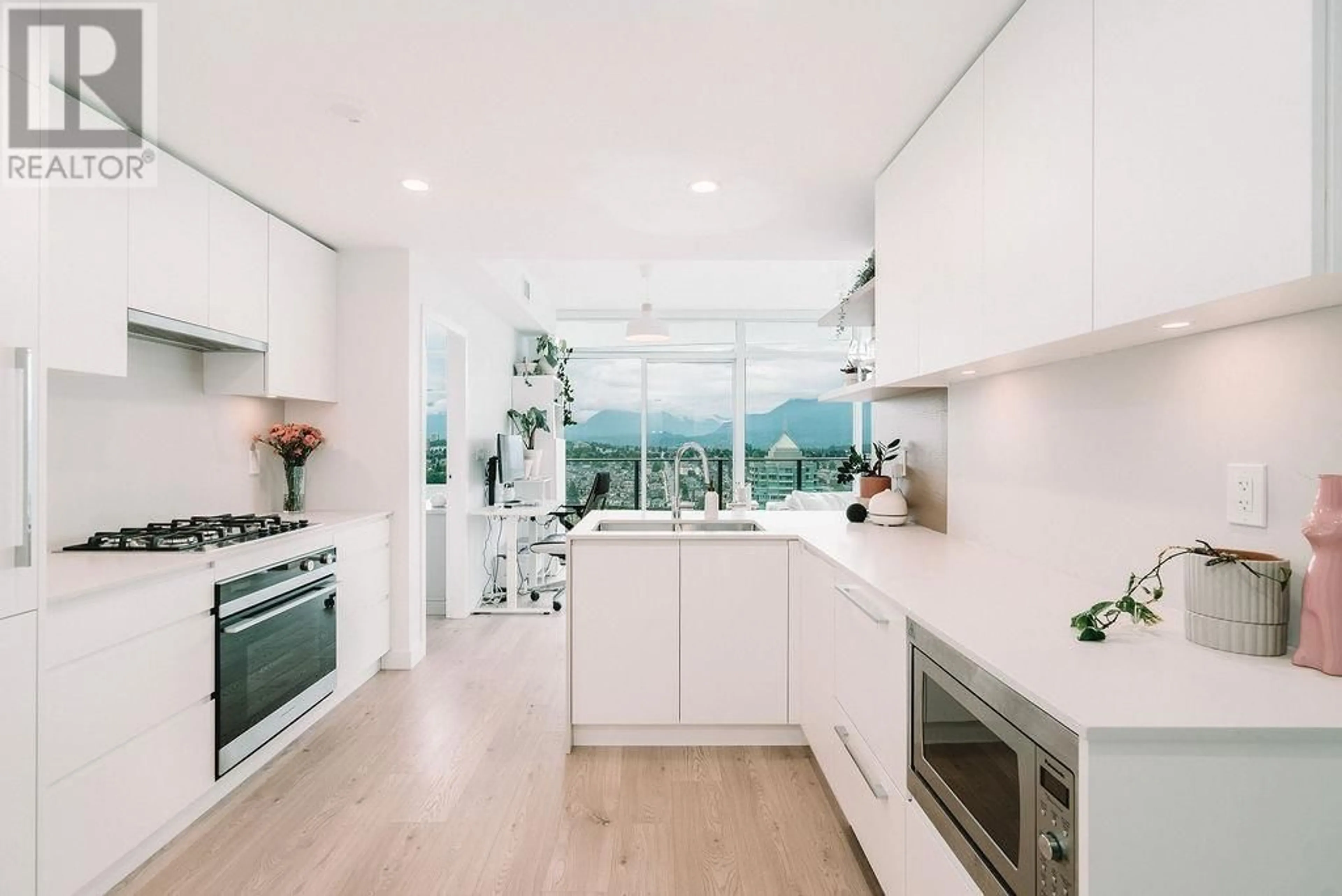 Contemporary kitchen, wood floors, mountain for 3206 2181 MADISON AVENUE, Burnaby British Columbia V5C0N4