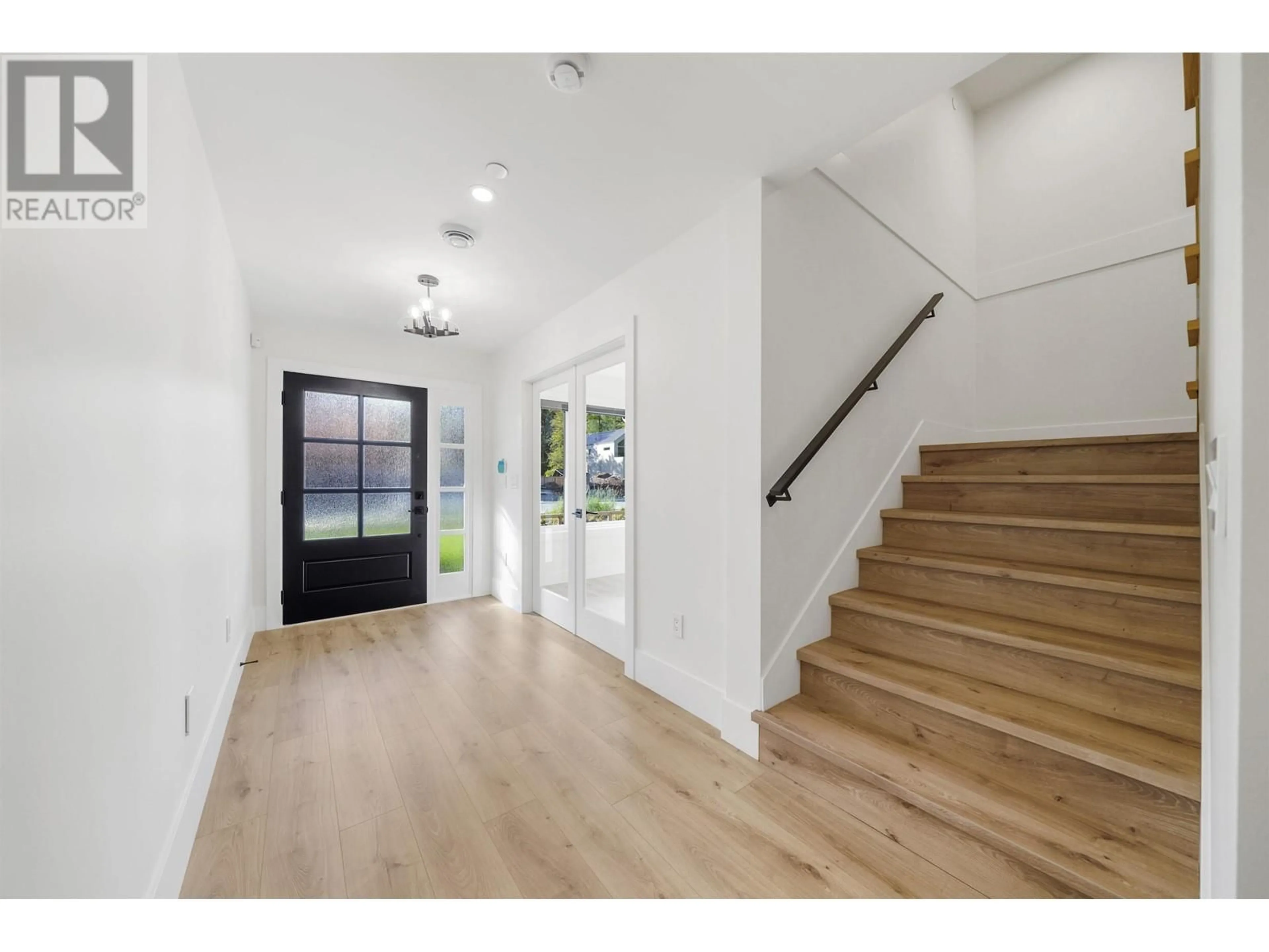 Indoor entryway, wood floors for 12860 SHELDRAKE COURT, Maple Ridge British Columbia V4R2R7