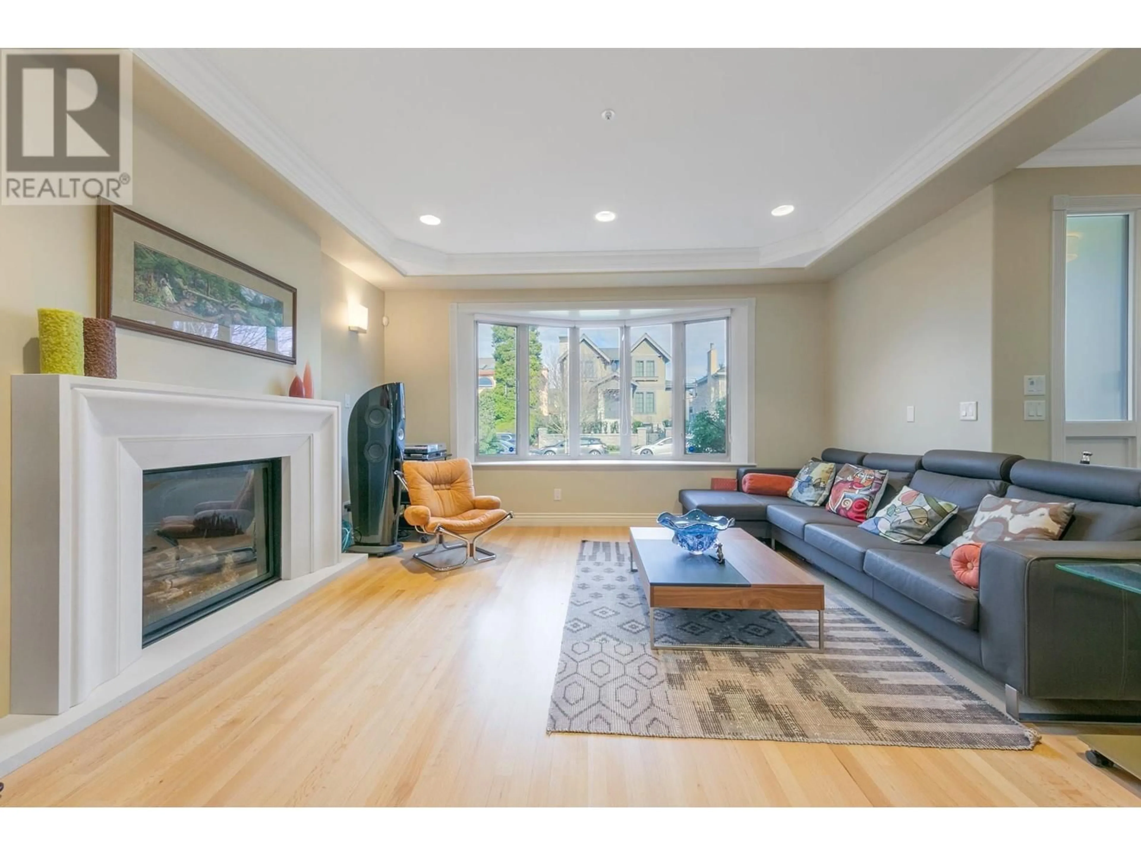 Living room, wood floors for 1688 W 61ST AVENUE, Vancouver British Columbia V6P2C3