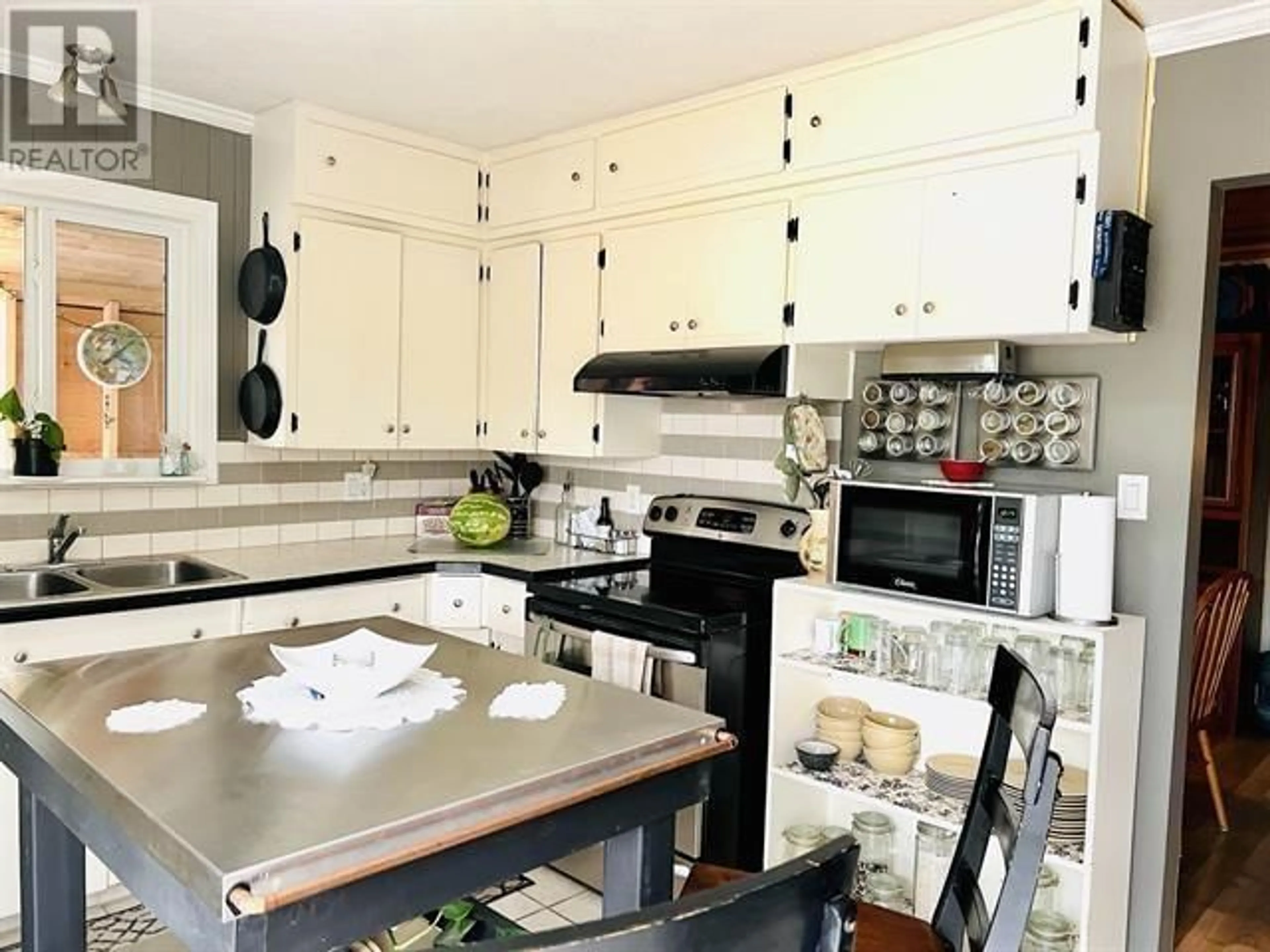 Open concept kitchen, unknown for 4509 SHAW DRIVE, Forest Grove British Columbia V0K1M0