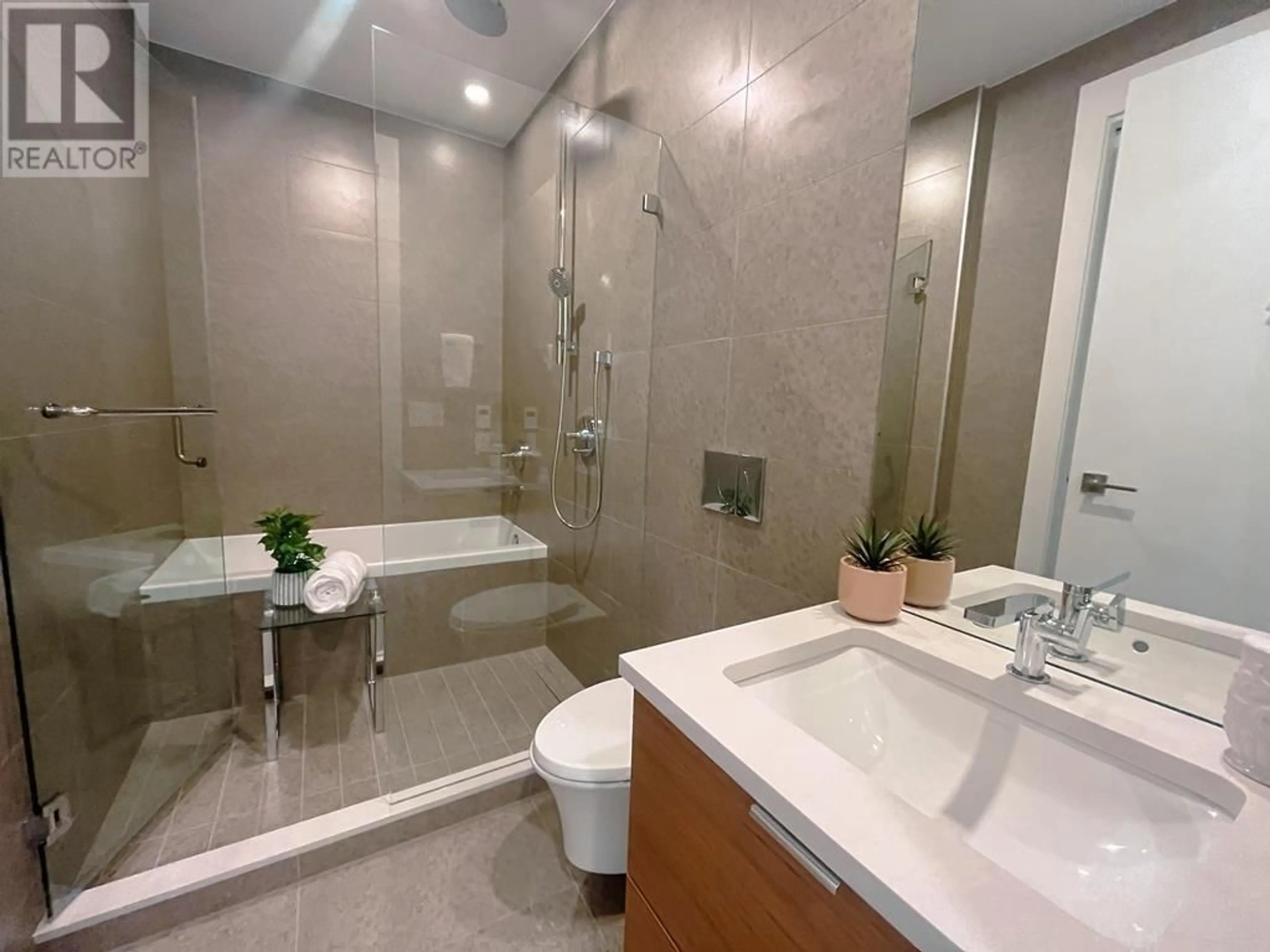 Bathroom, ceramic floors for 504 6687 NELSON AVENUE, West Vancouver British Columbia V7W2B2