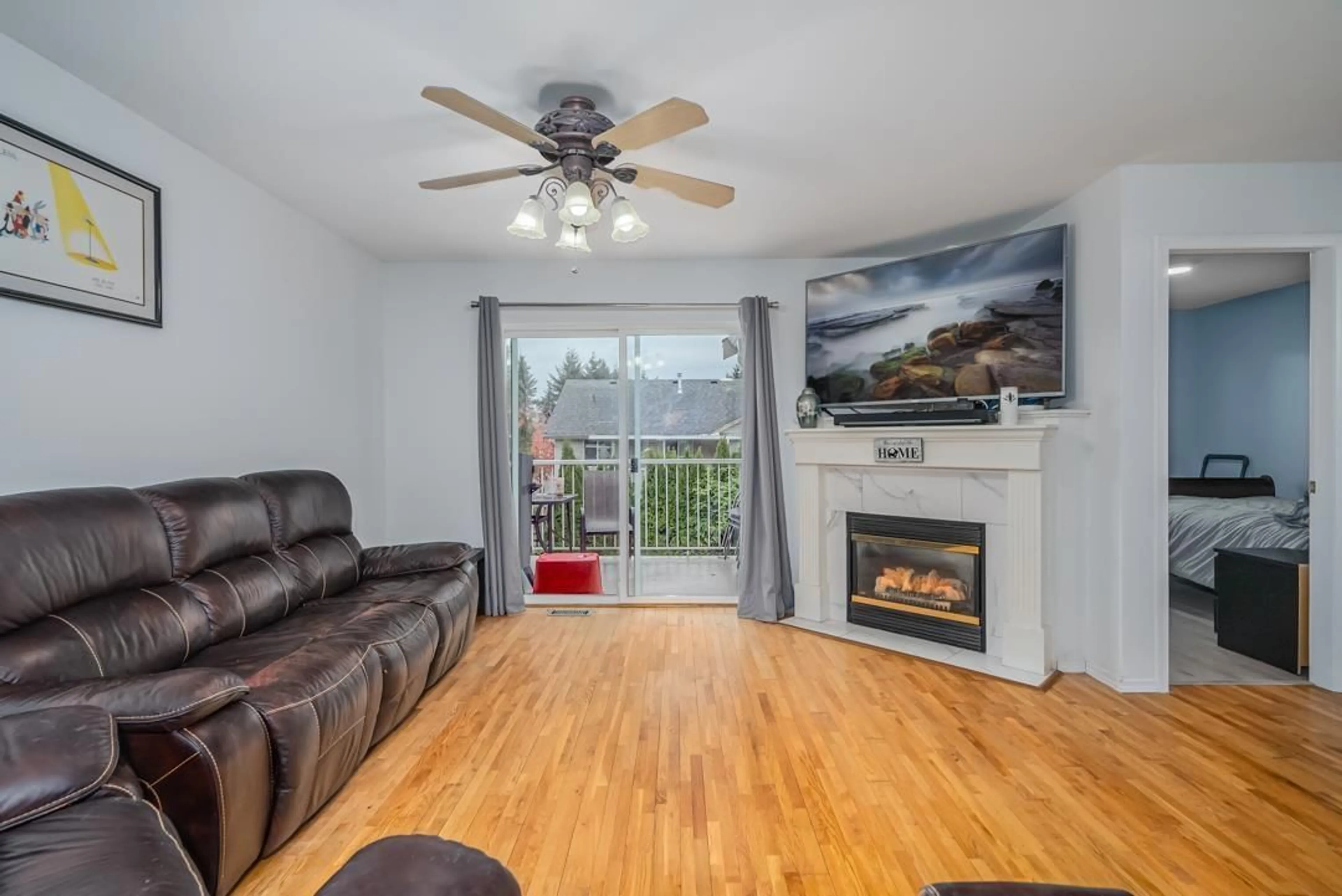 Living room with furniture, wood/laminate floor for 8 3635 BLUE JAY STREET, Abbotsford British Columbia V2T6T3