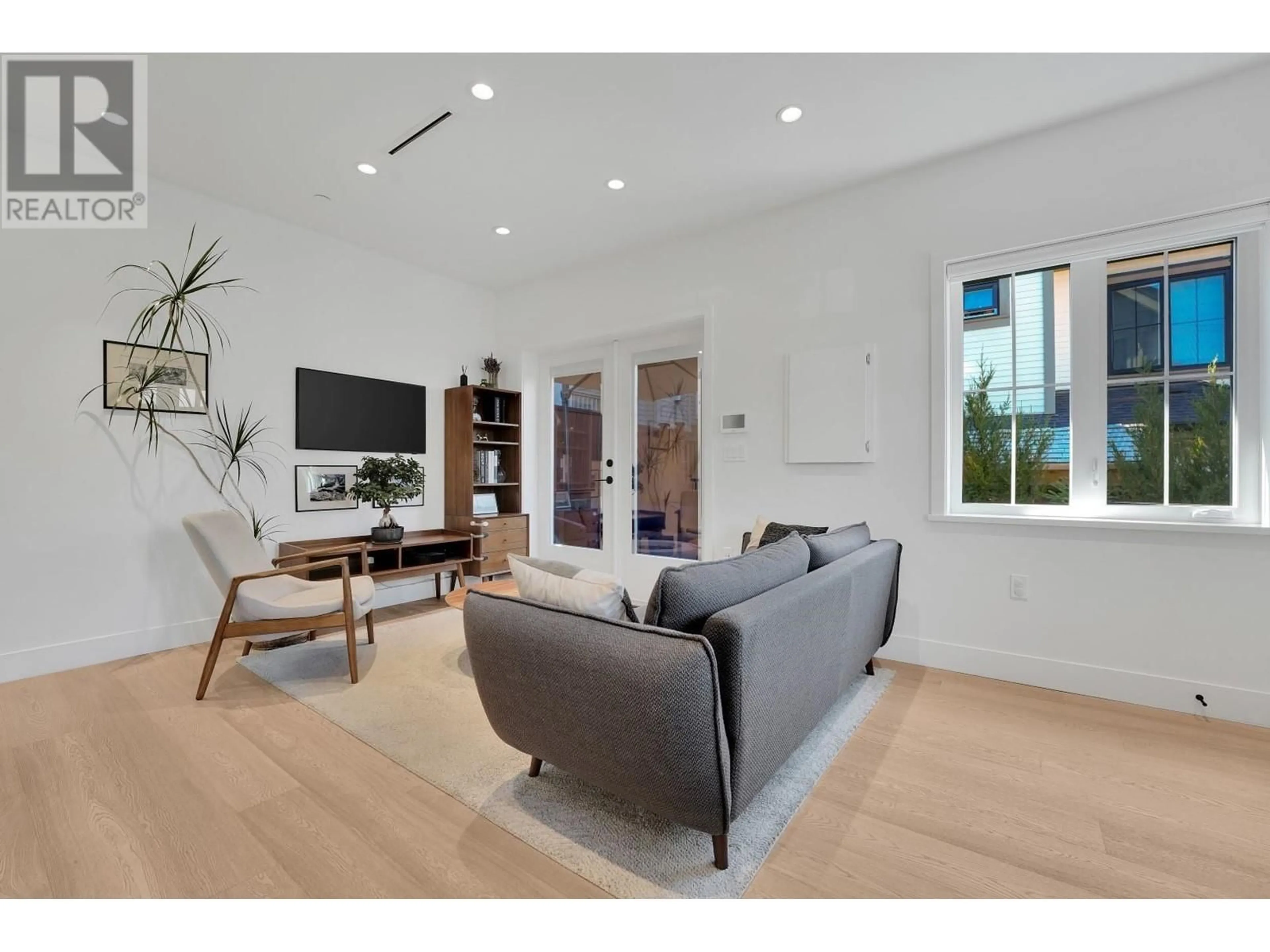 Living room, wood floors for 1919 E 3RD AVENUE, Vancouver British Columbia V5N1H4