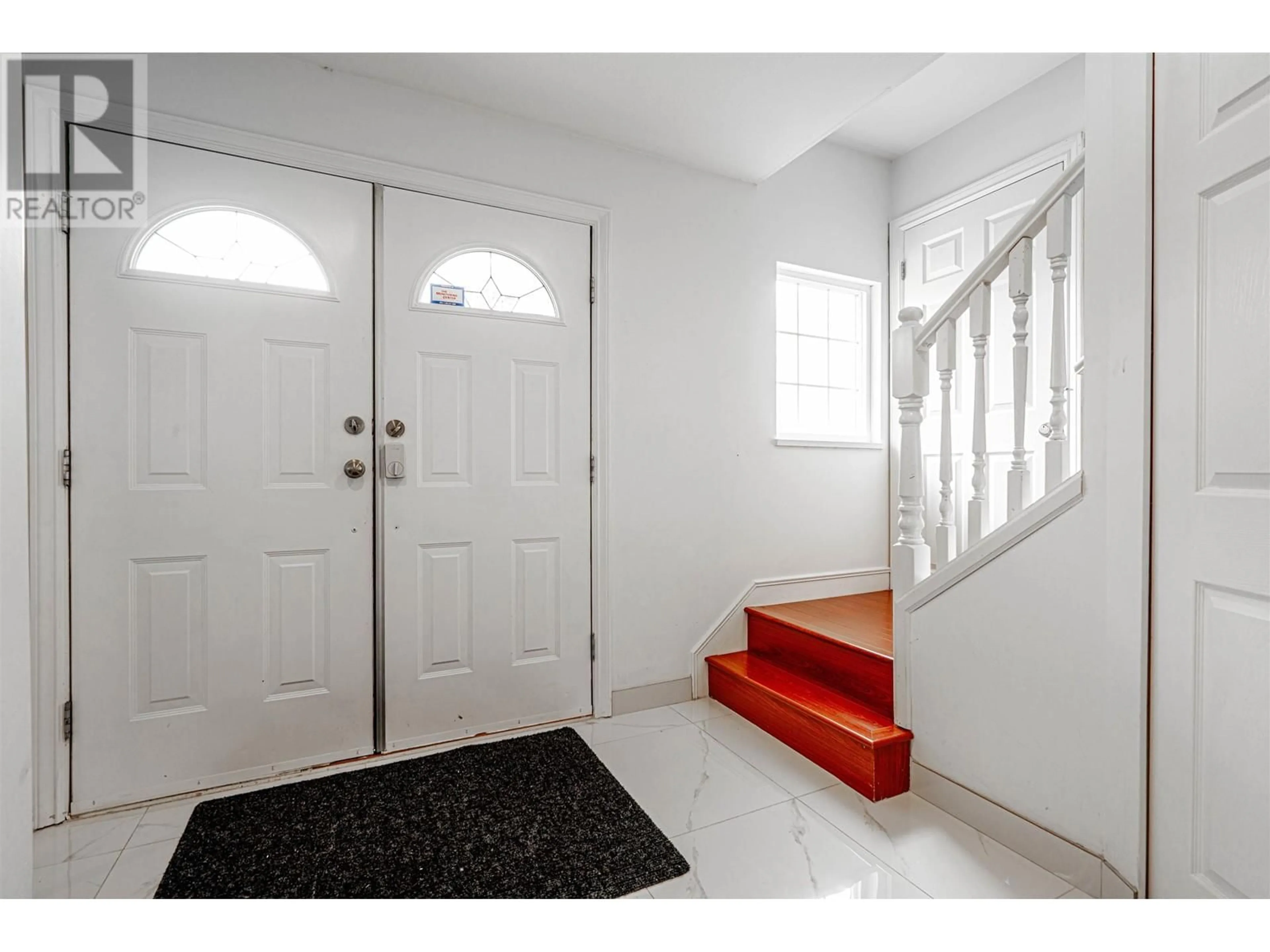 Indoor entryway, wood floors for 3440 E 25TH AVENUE, Vancouver British Columbia V5R1K1