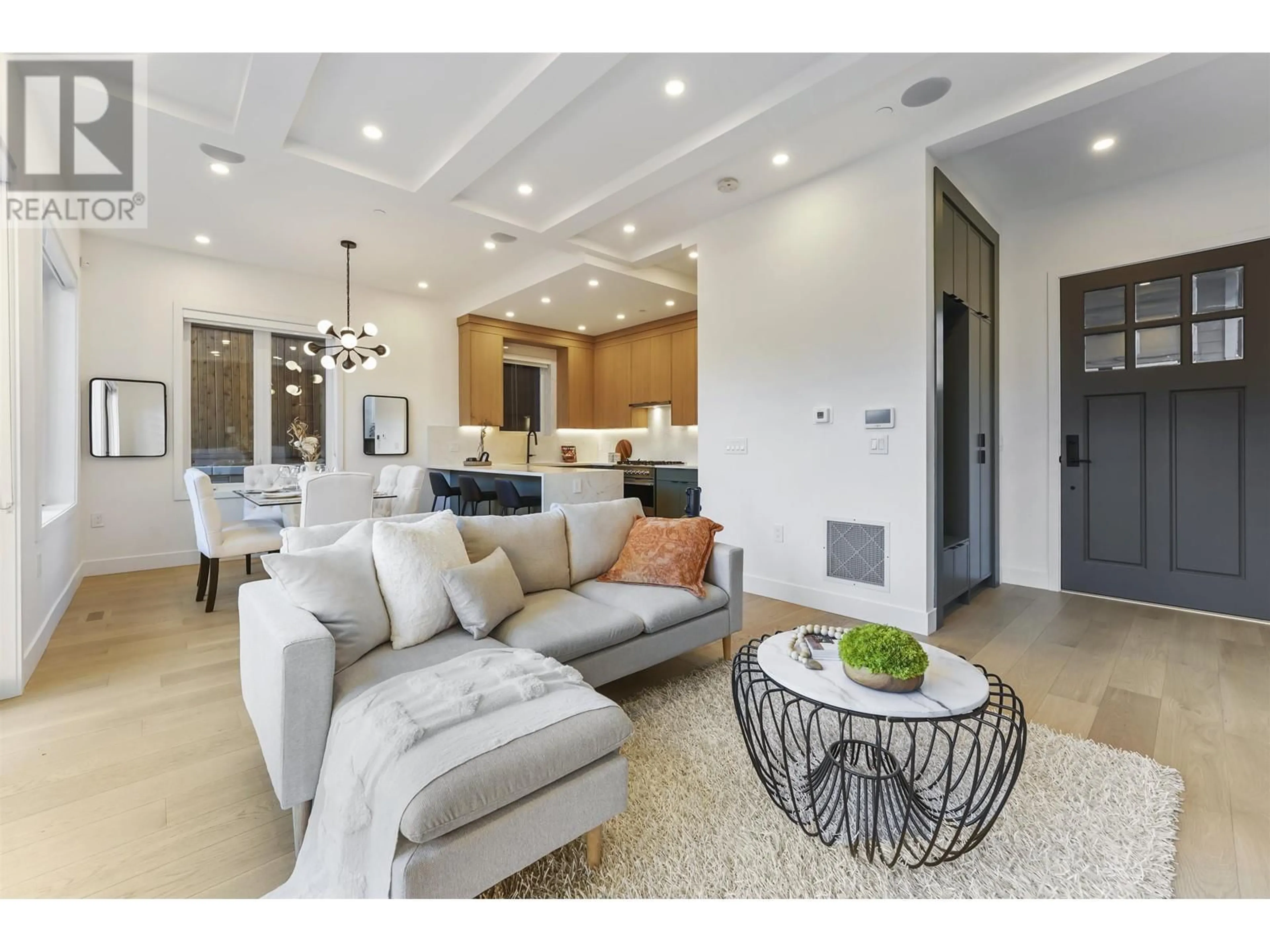 Living room, wood floors for 2 1322 13TH AVENUE, Vancouver British Columbia V5N2B6