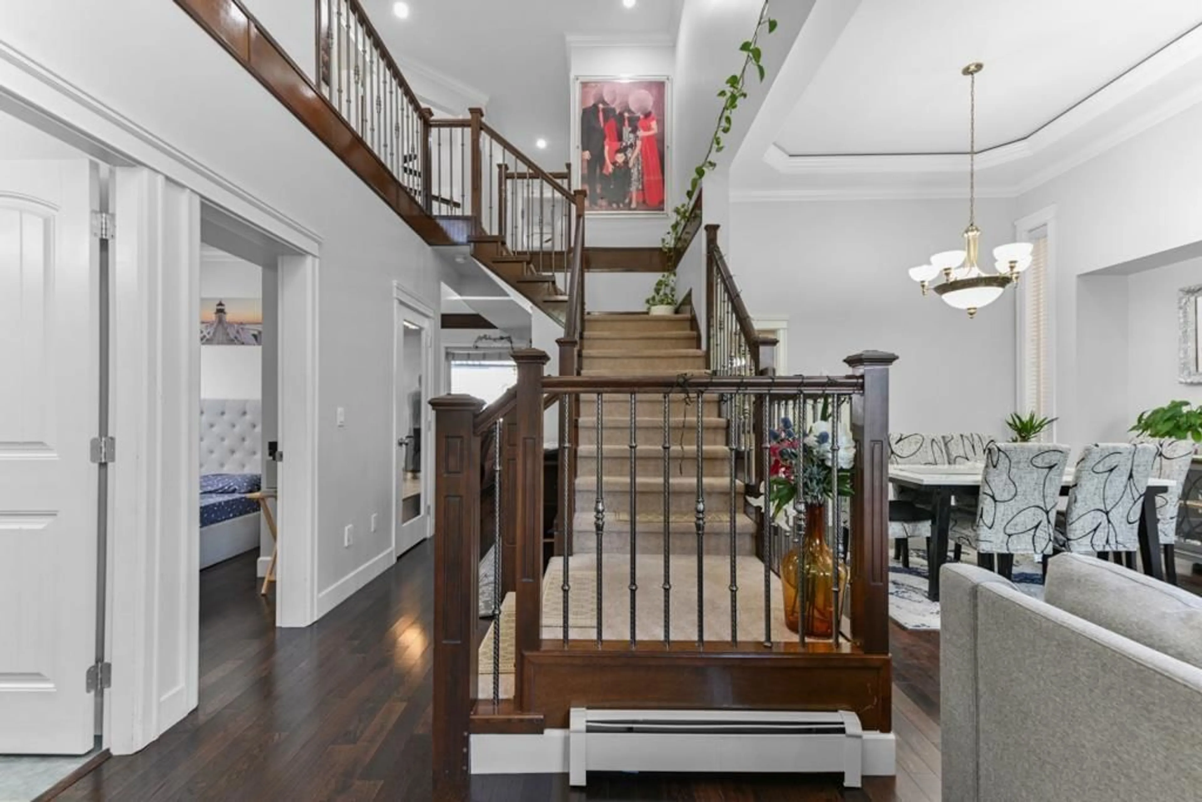 Indoor foyer, wood floors for 17371 64 AVENUE, Surrey British Columbia V3S1Y8