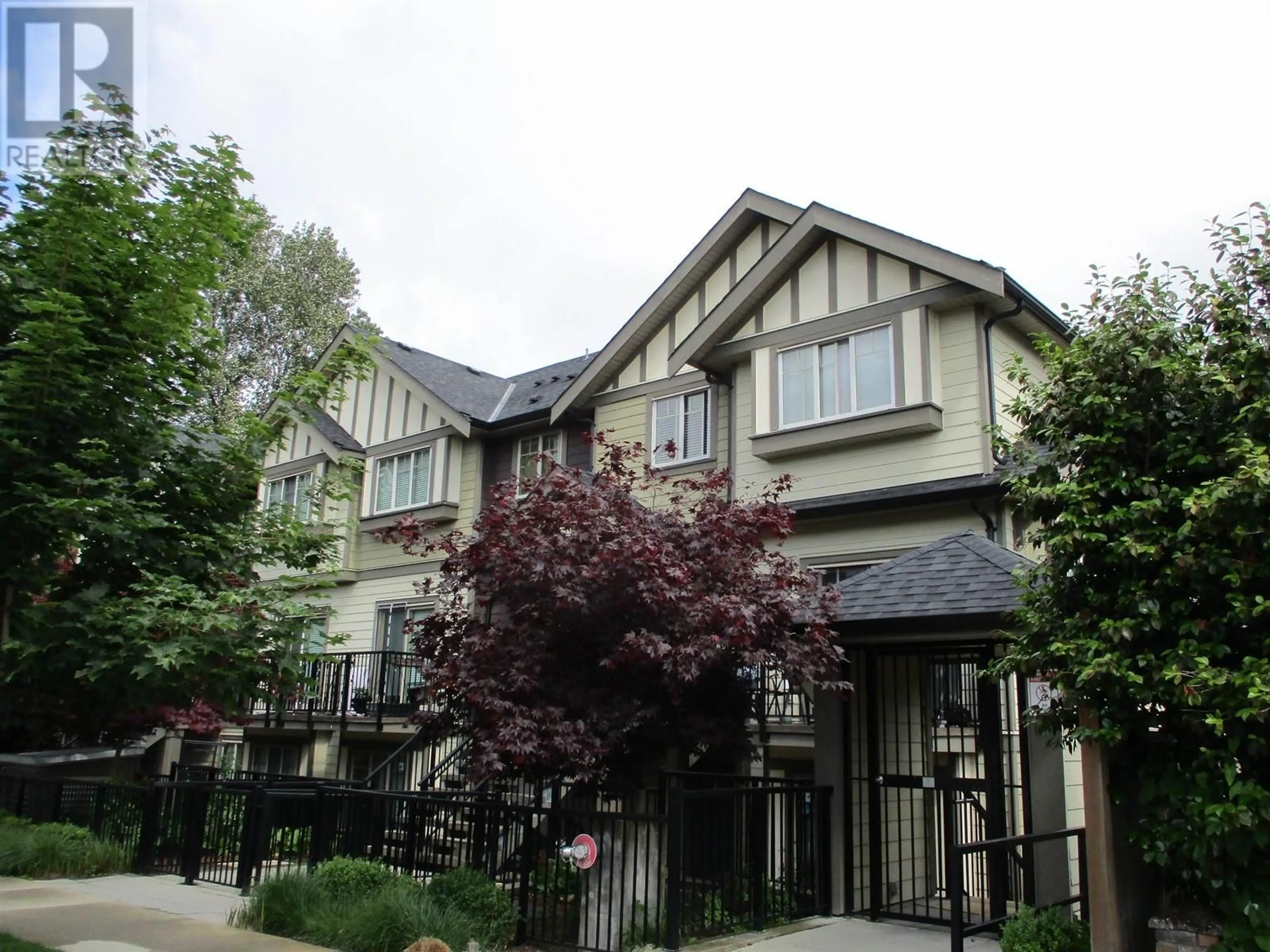 A pic from exterior of the house or condo, the front or back of building for 6 4033 DOMINION STREET, Burnaby British Columbia V5G0C2