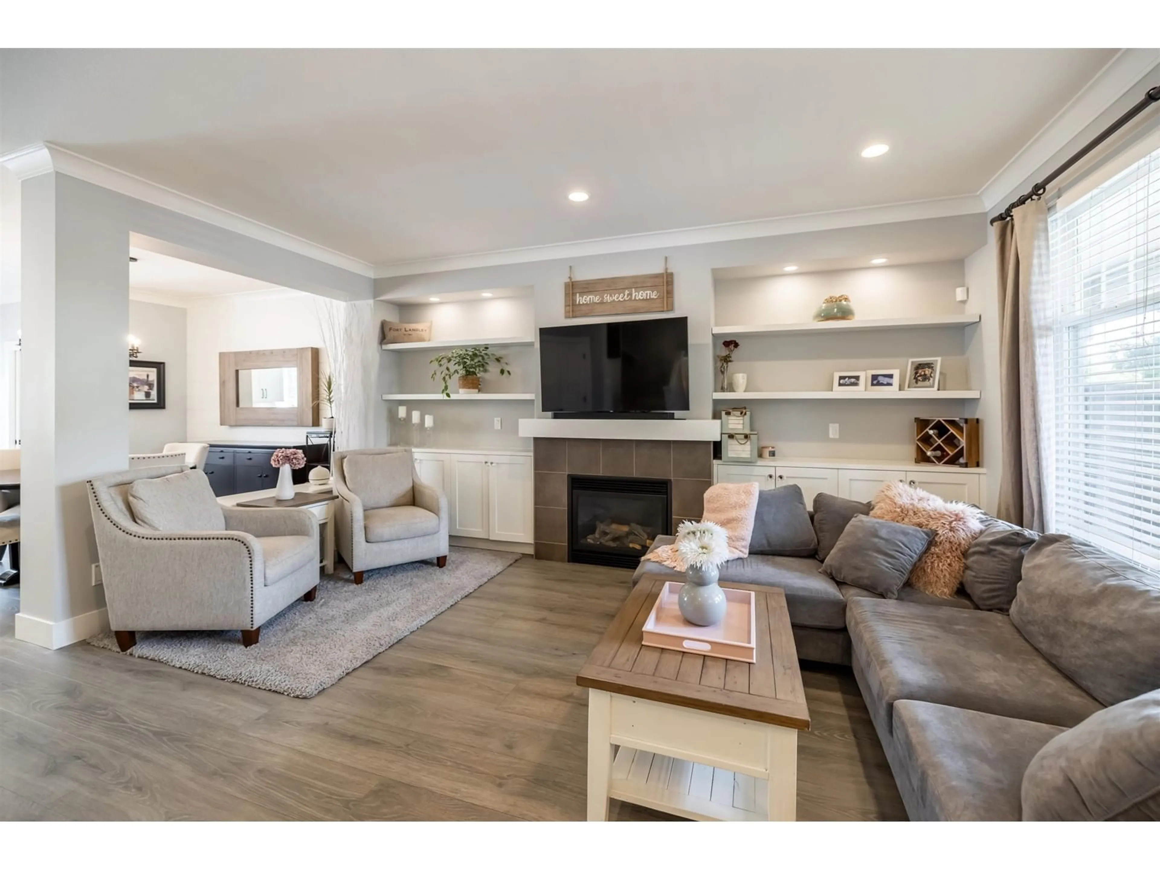 Living room, wood floors for 23120 BILLY BROWN ROAD, Langley British Columbia V1M4G1