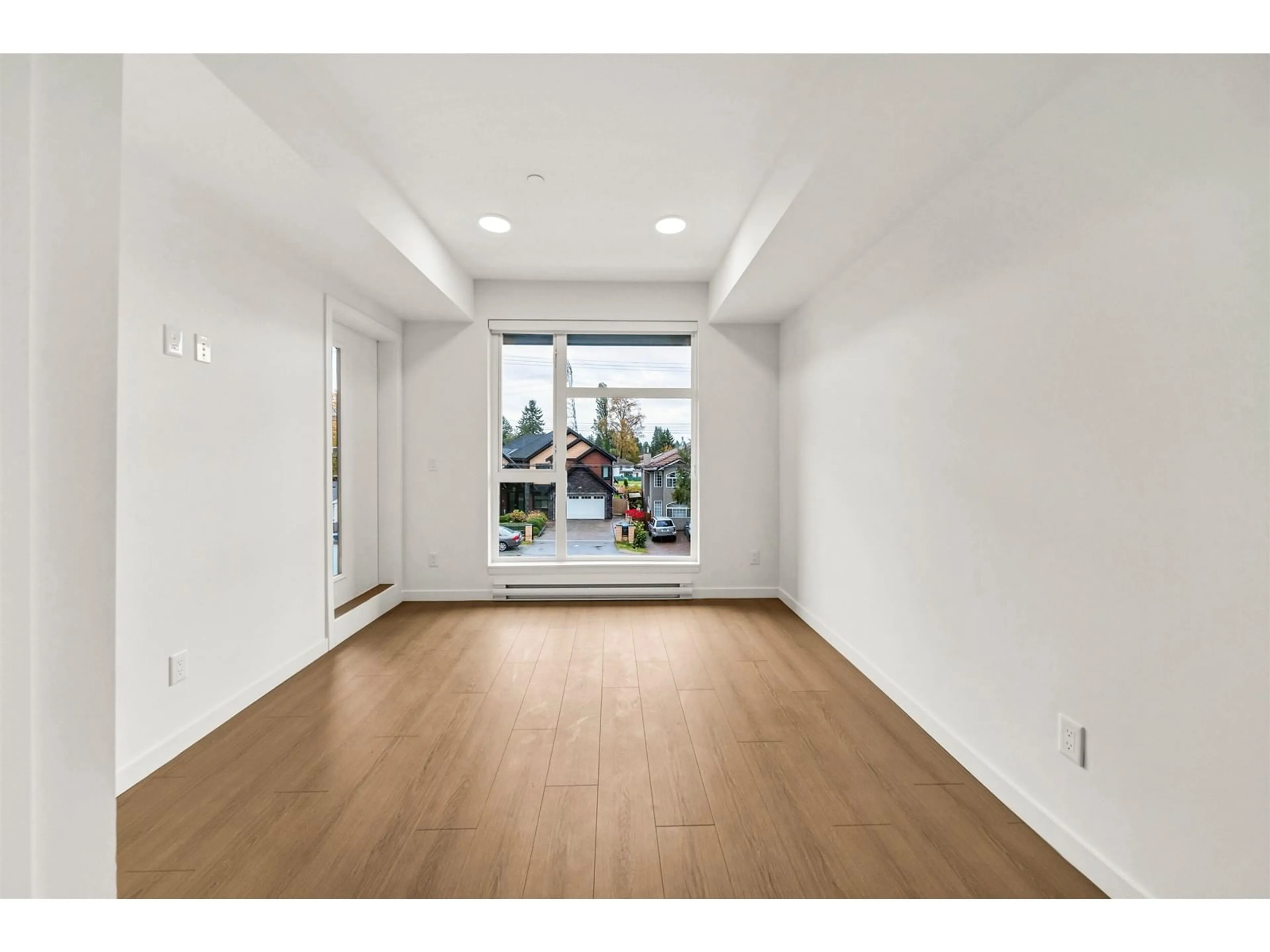 Other indoor space, wood floors for E211 10829 140 STREET, Surrey British Columbia V3T0V1