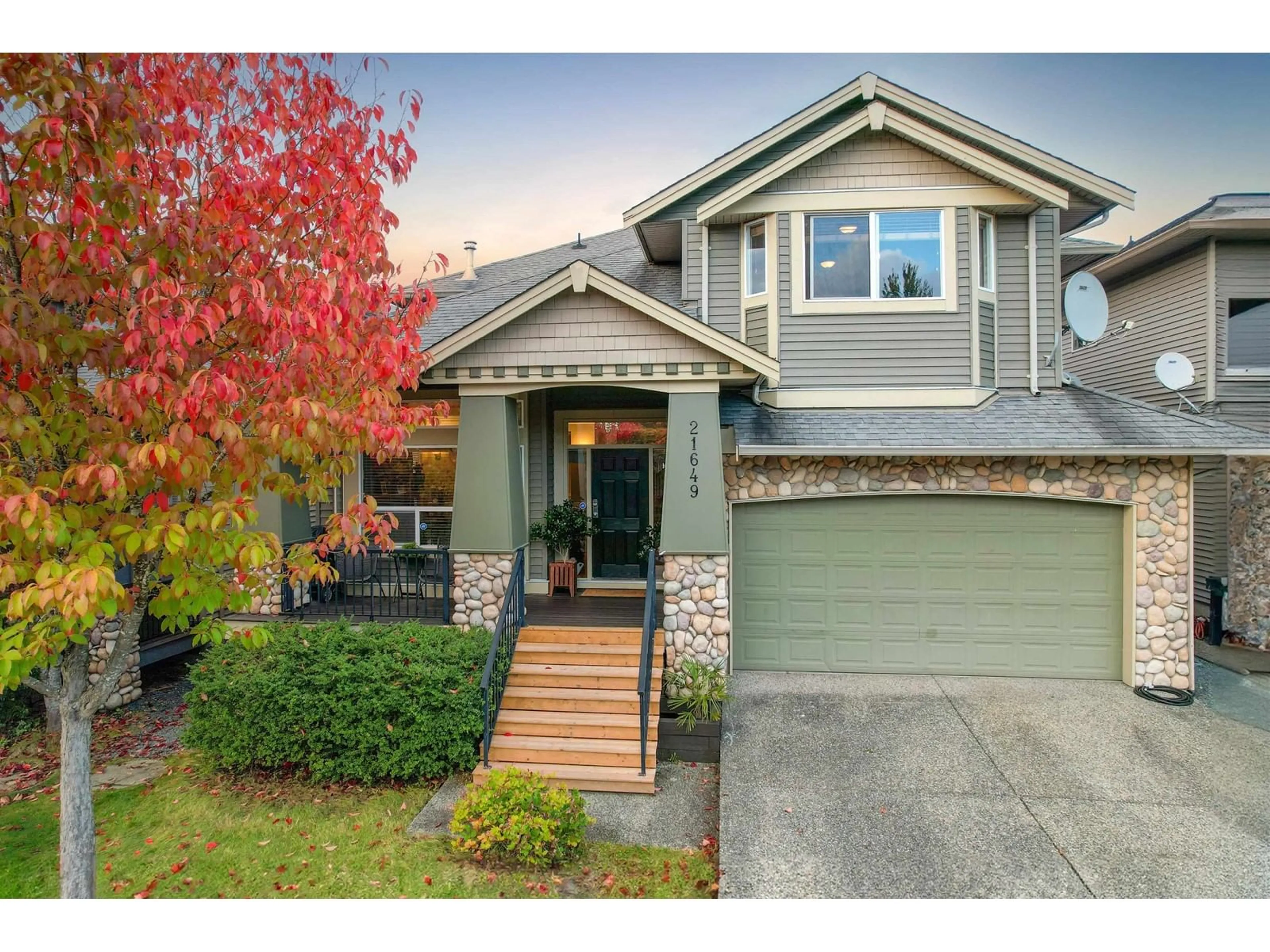 Frontside or backside of a home, cottage for 21649 90A AVENUE, Langley British Columbia V1M4C8